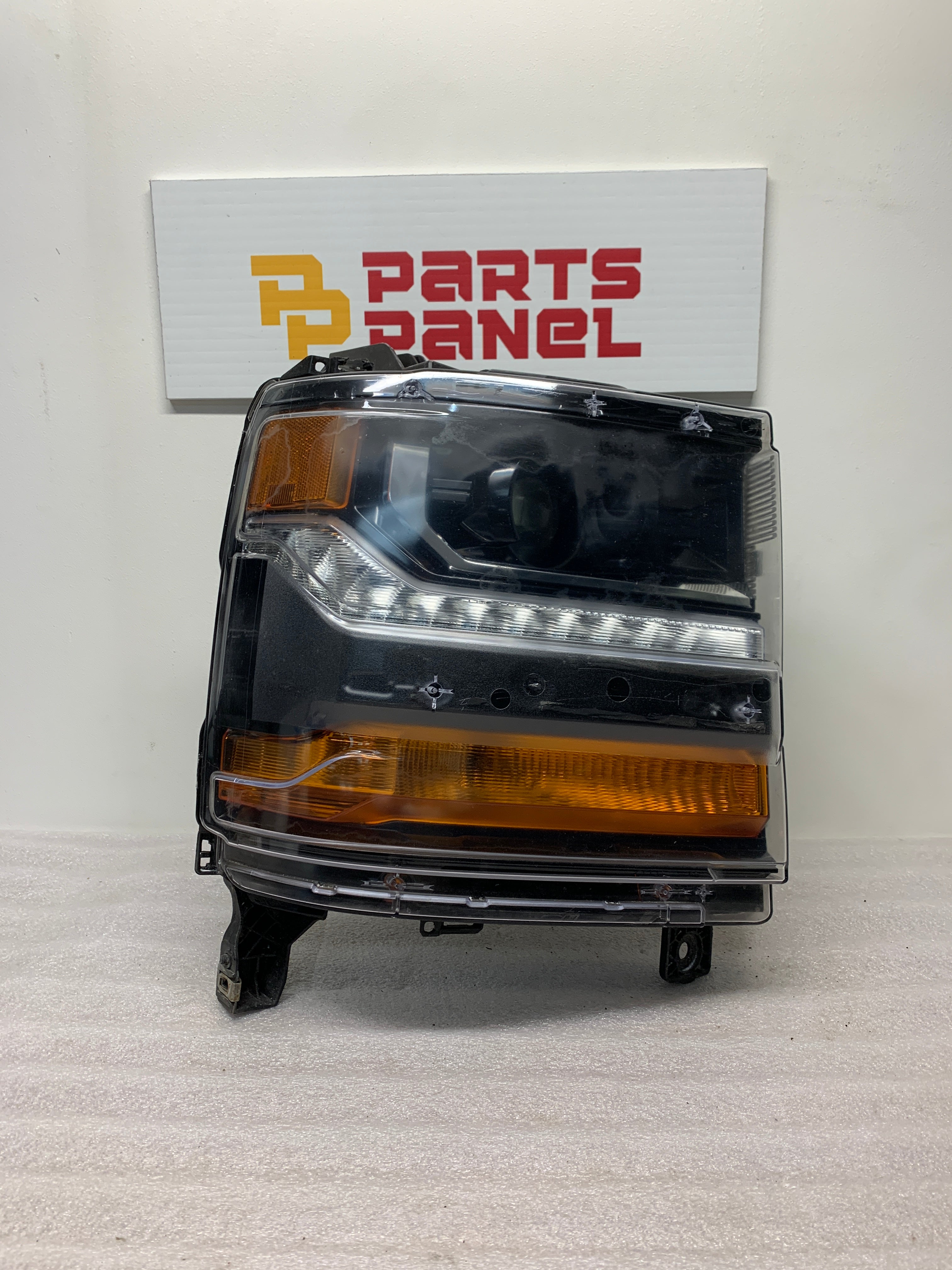 2016 - 2019 CHEVROLET SILVERADO 1500 PASSENGER SIDE HEADLIGHT