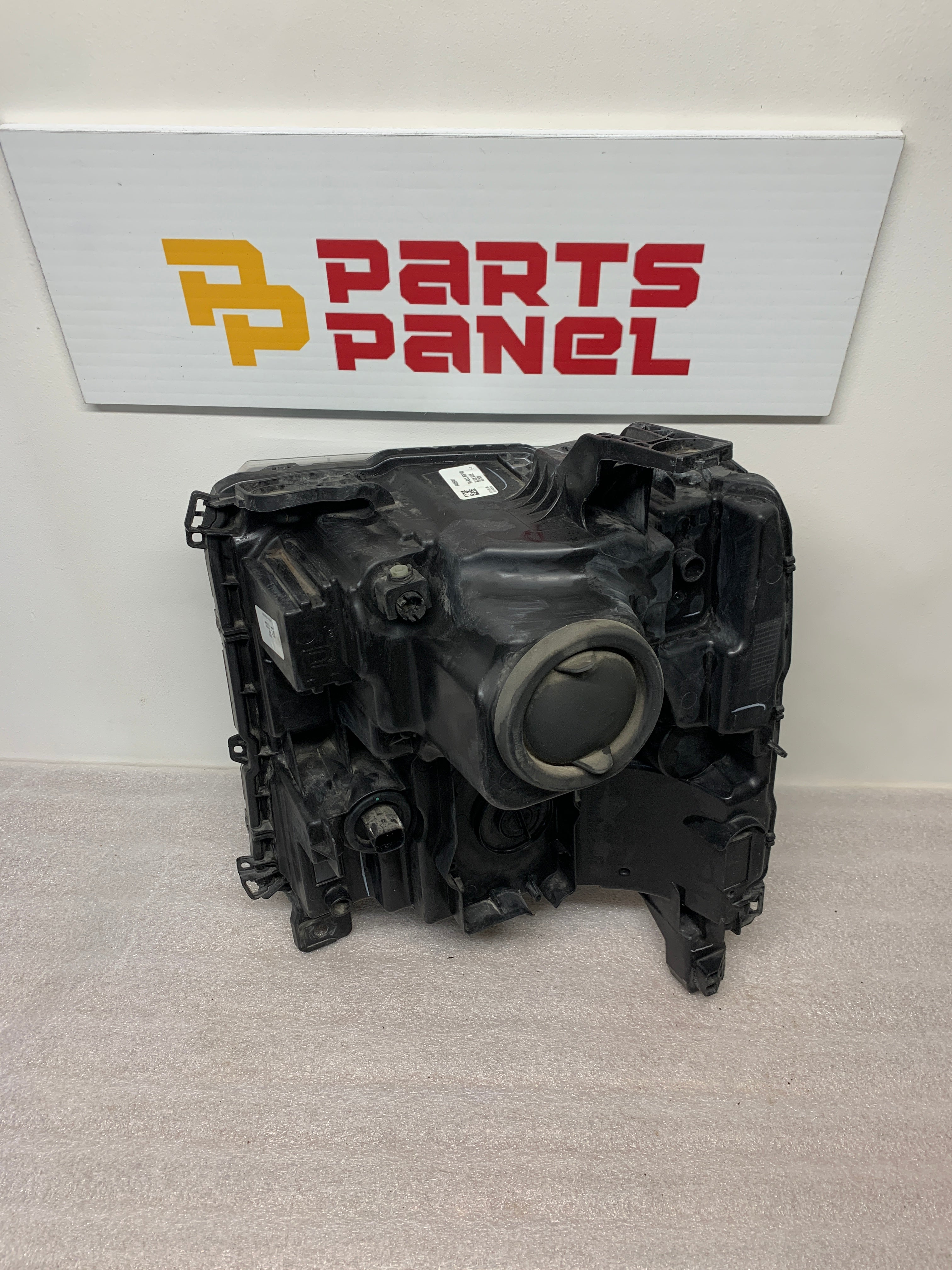 2016 - 2019 CHEVROLET SILVERADO 1500 PASSENGER SIDE HEADLIGHT