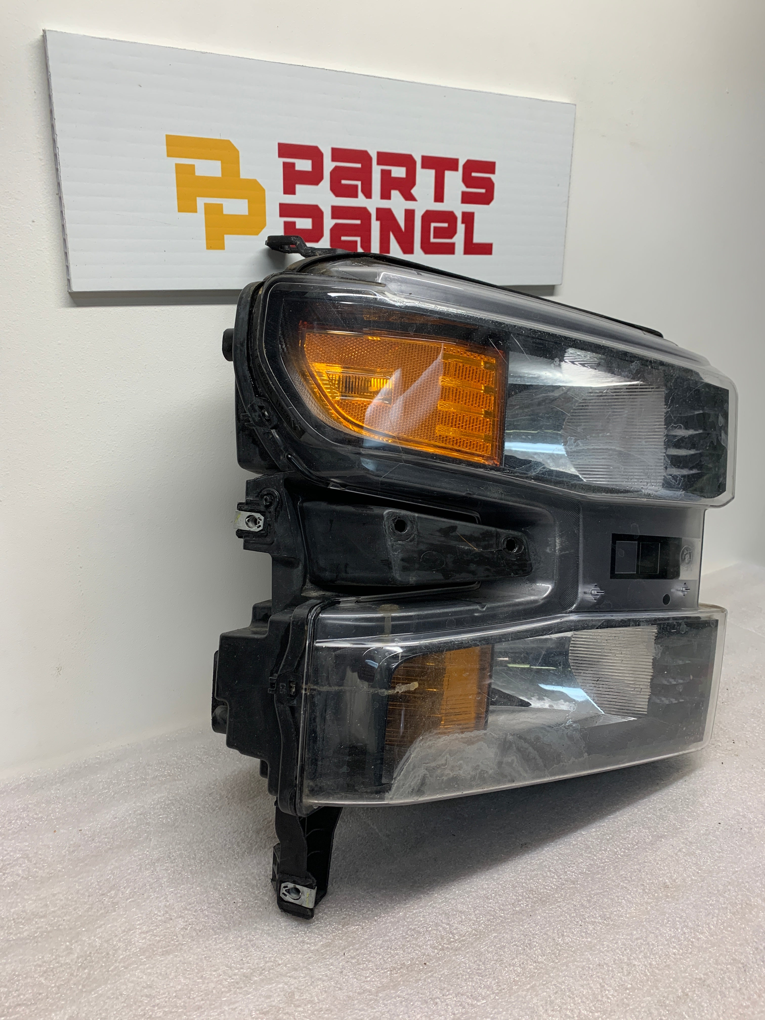 2019 - 2022 CHEVROLET SILVERADO 1500 PASSENGER SIDE HEADLIGHT 84621849