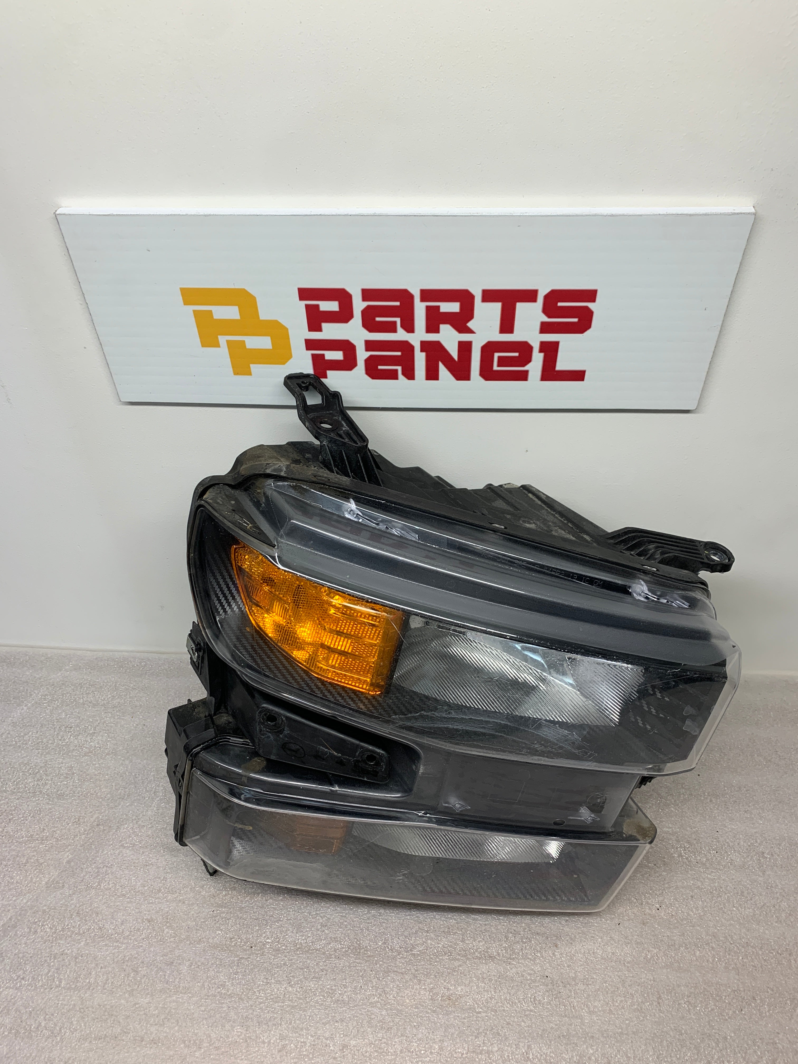 2019 - 2022 CHEVROLET SILVERADO 1500 PASSENGER SIDE HEADLIGHT 84621849
