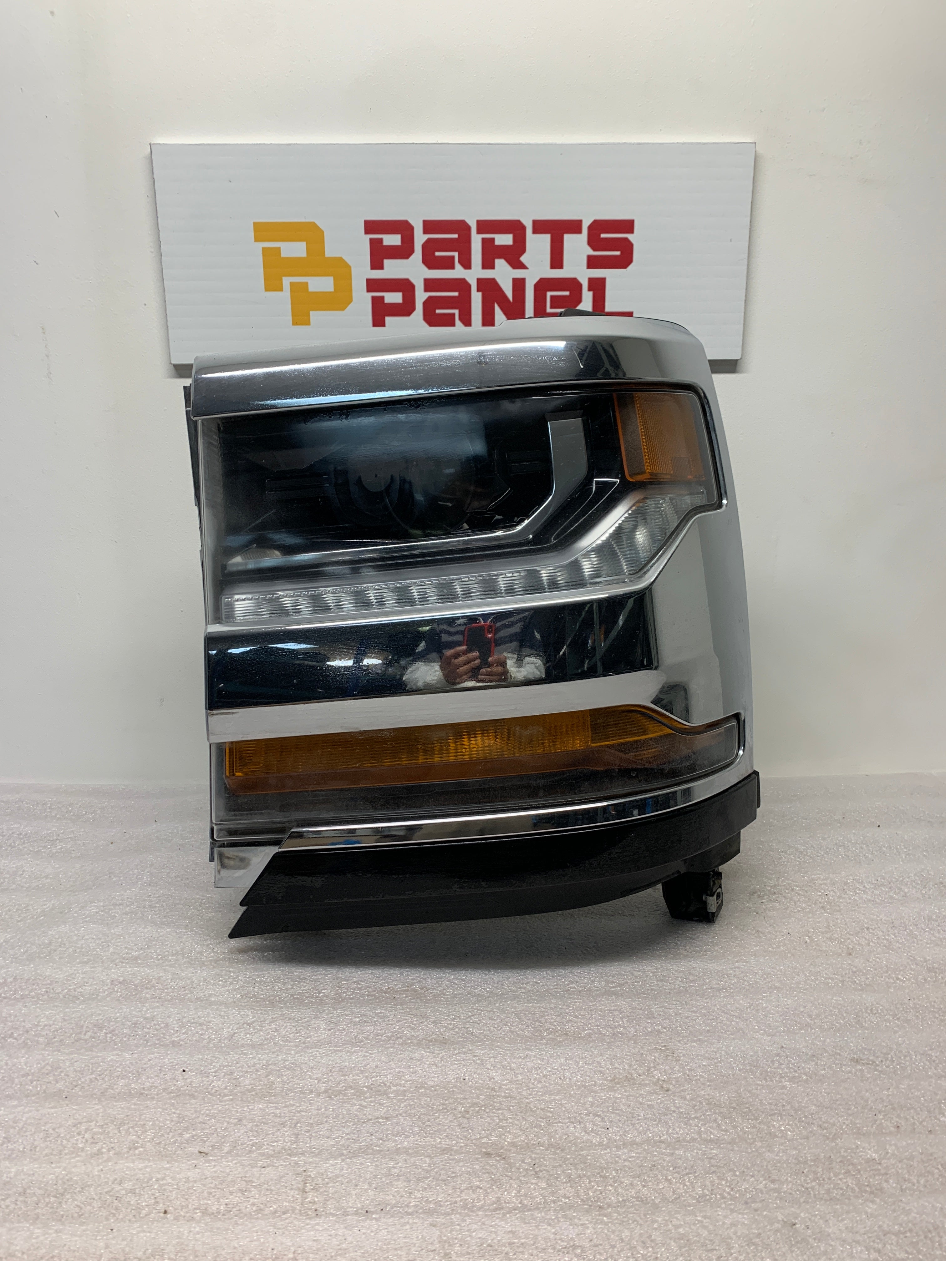 2016 - 2018 CHEVROLET SILVERADO 1500 DRIVER SIDE HEADLIGHT 84181562