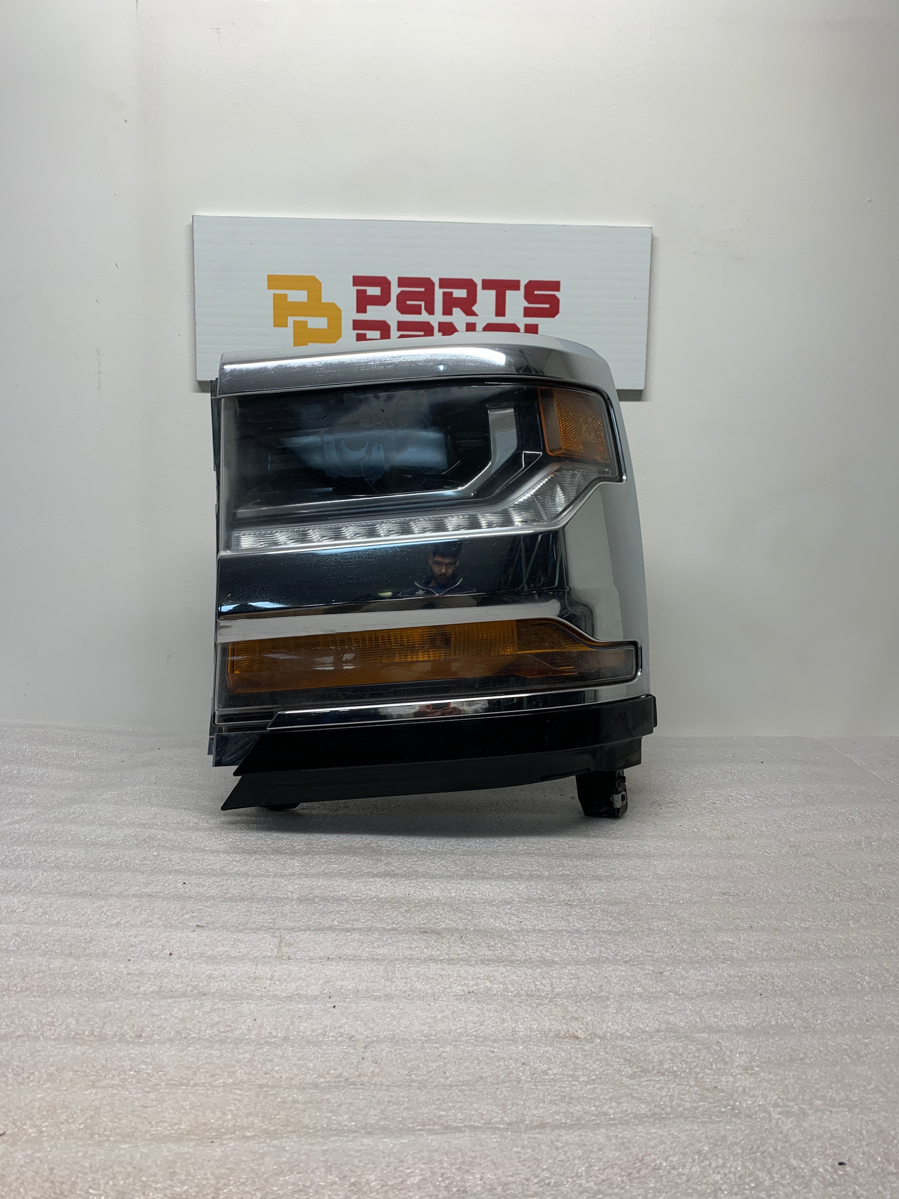 2016 - 2018 CHEVROLET SILVERADO 1500 DRIVER SIDE HEADLIGHT 84181562