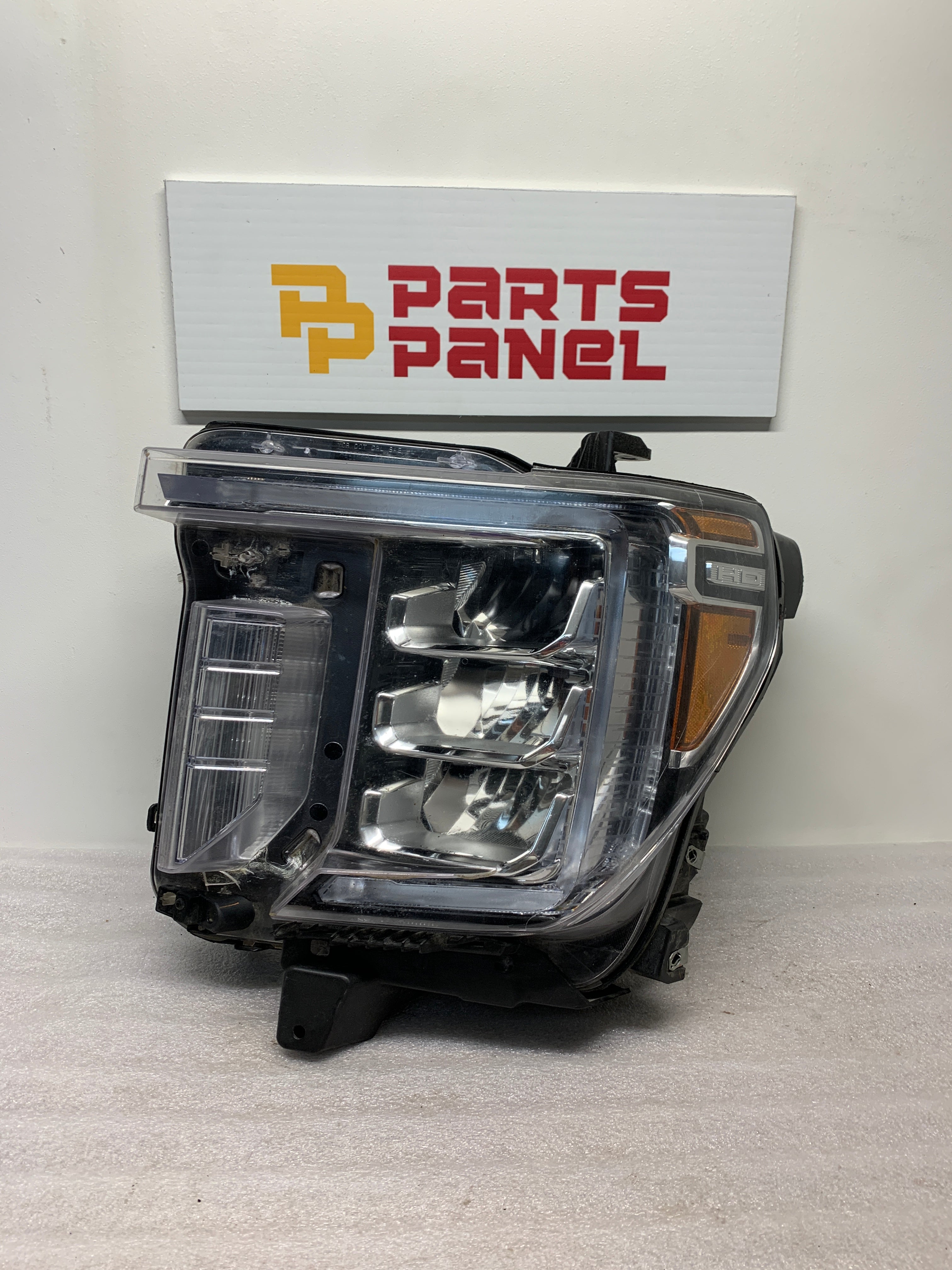 2020 - 2023 GMC SIERRA 2500 3500 HEAVY DUTY DRIVER SIDE HEADLIGHT