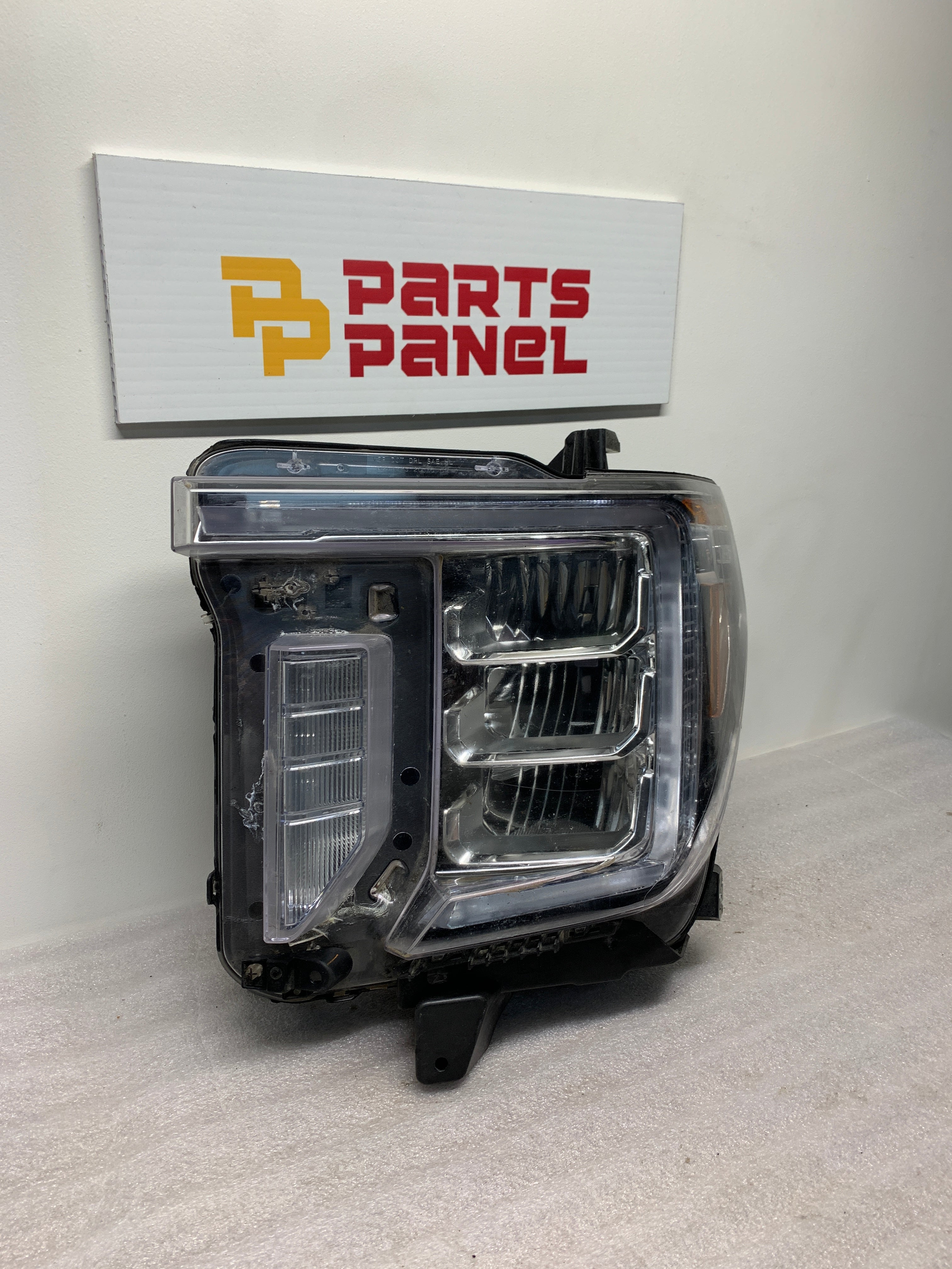 2020 - 2023 GMC SIERRA 2500 3500 HEAVY DUTY DRIVER SIDE HEADLIGHT