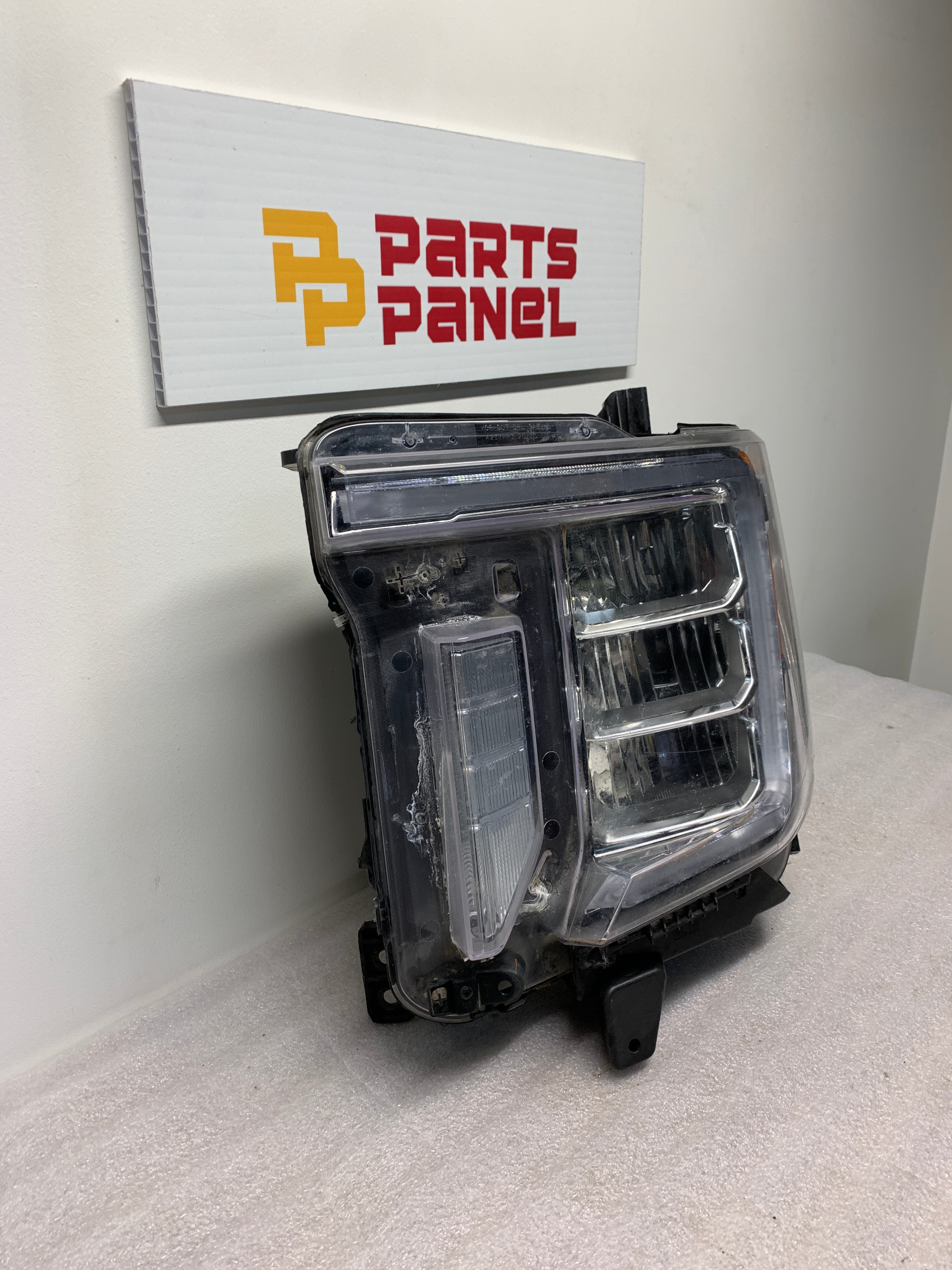 2020 - 2023 GMC SIERRA 2500 3500 HEAVY DUTY DRIVER SIDE HEADLIGHT