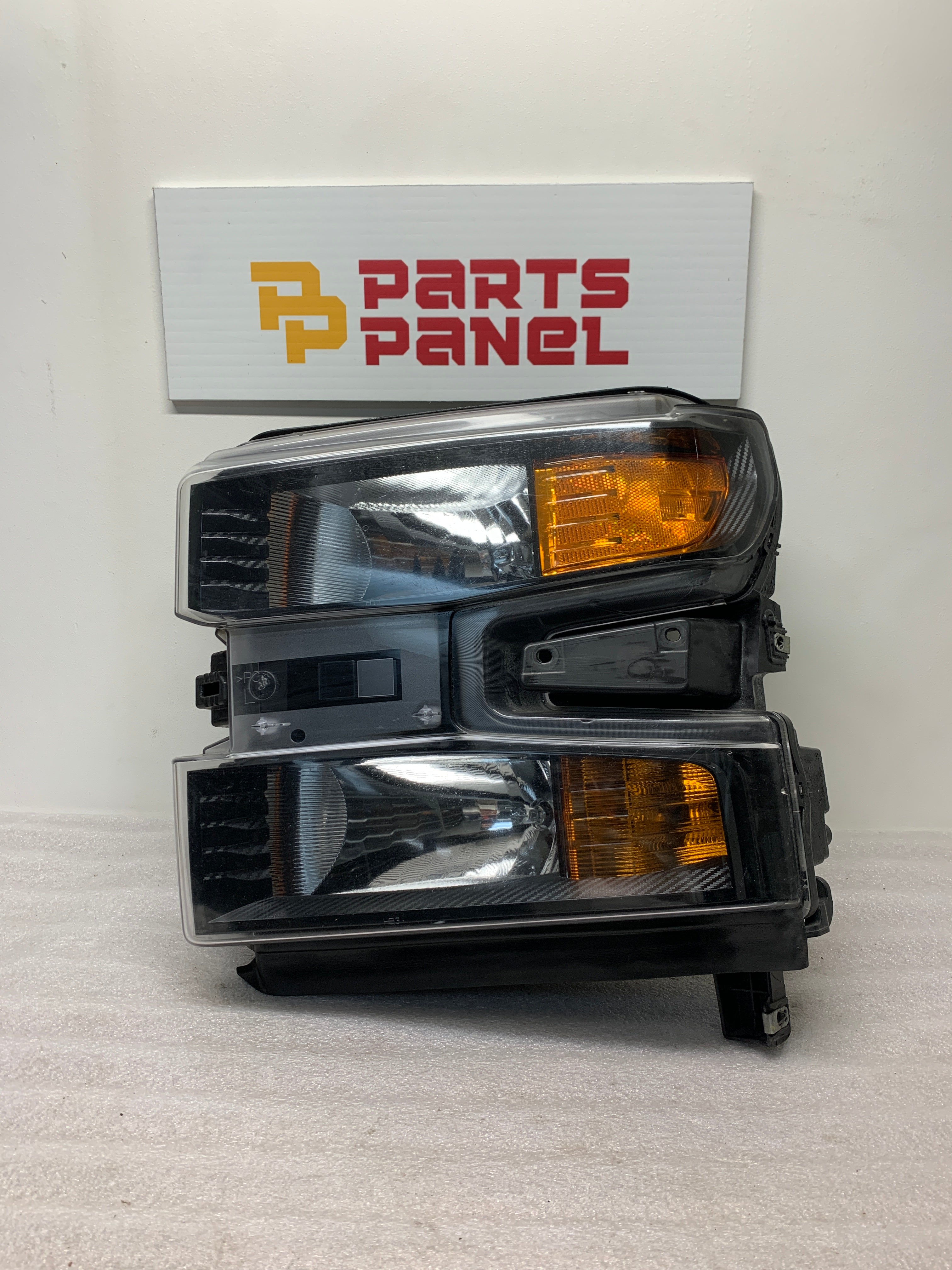 2019 - 2022 CHEVROLET SILVERADO 1500 DRIVER SIDE HEADLIGHT 84621848