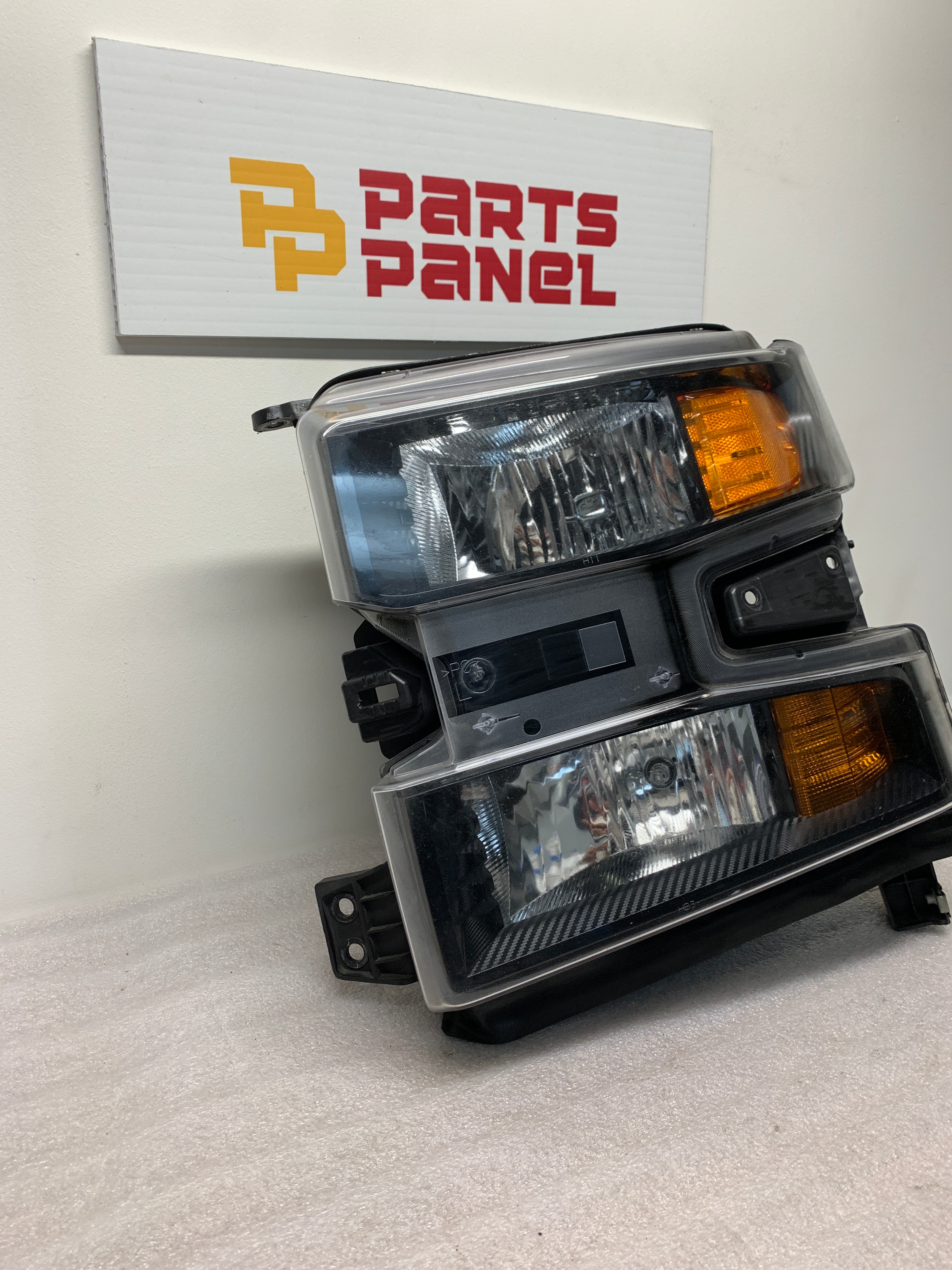 2019 - 2022 CHEVROLET SILVERADO 1500 DRIVER SIDE HEADLIGHT 84621848