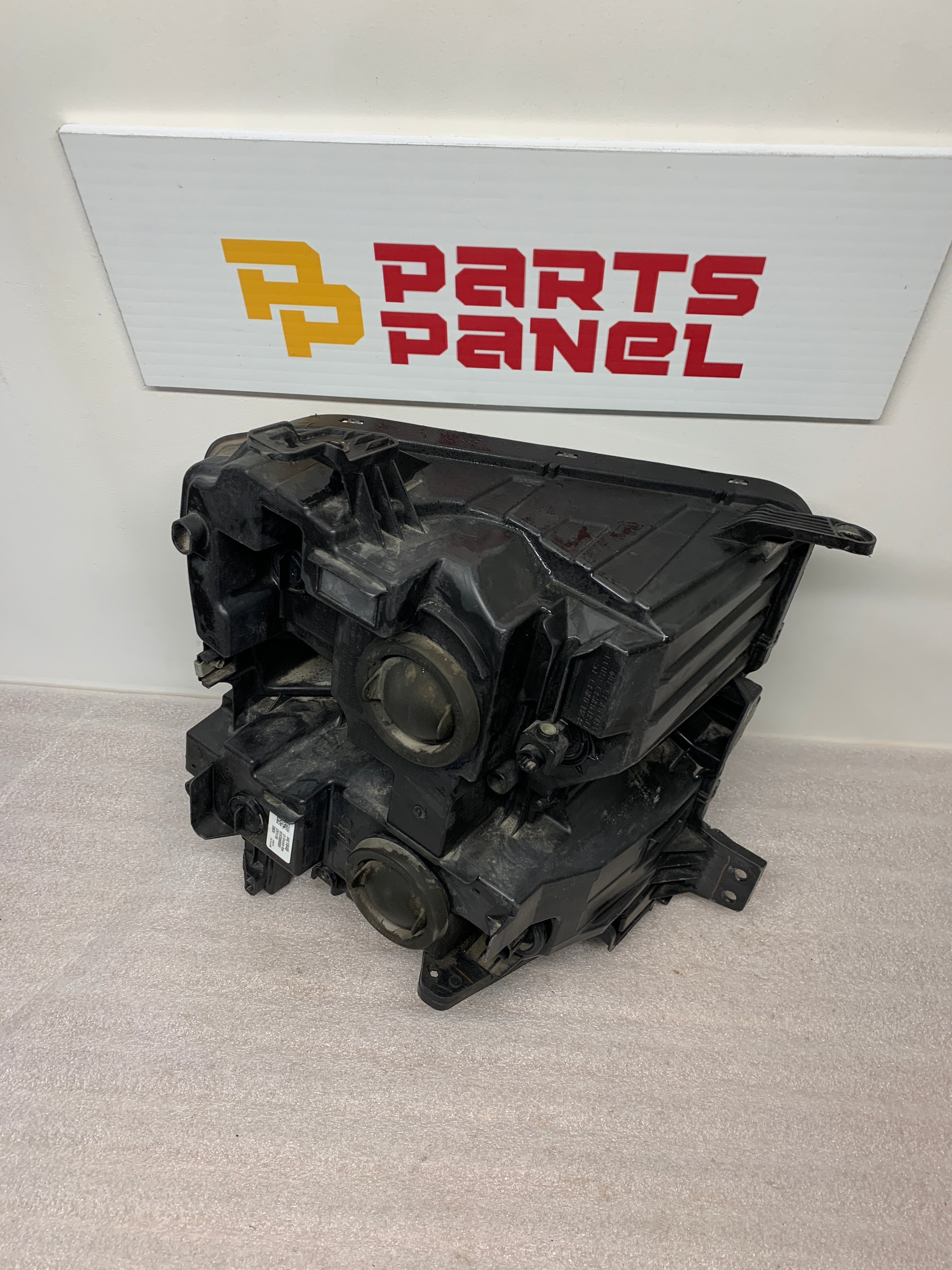 2019 - 2022 CHEVROLET SILVERADO 1500 DRIVER SIDE HEADLIGHT 84621848