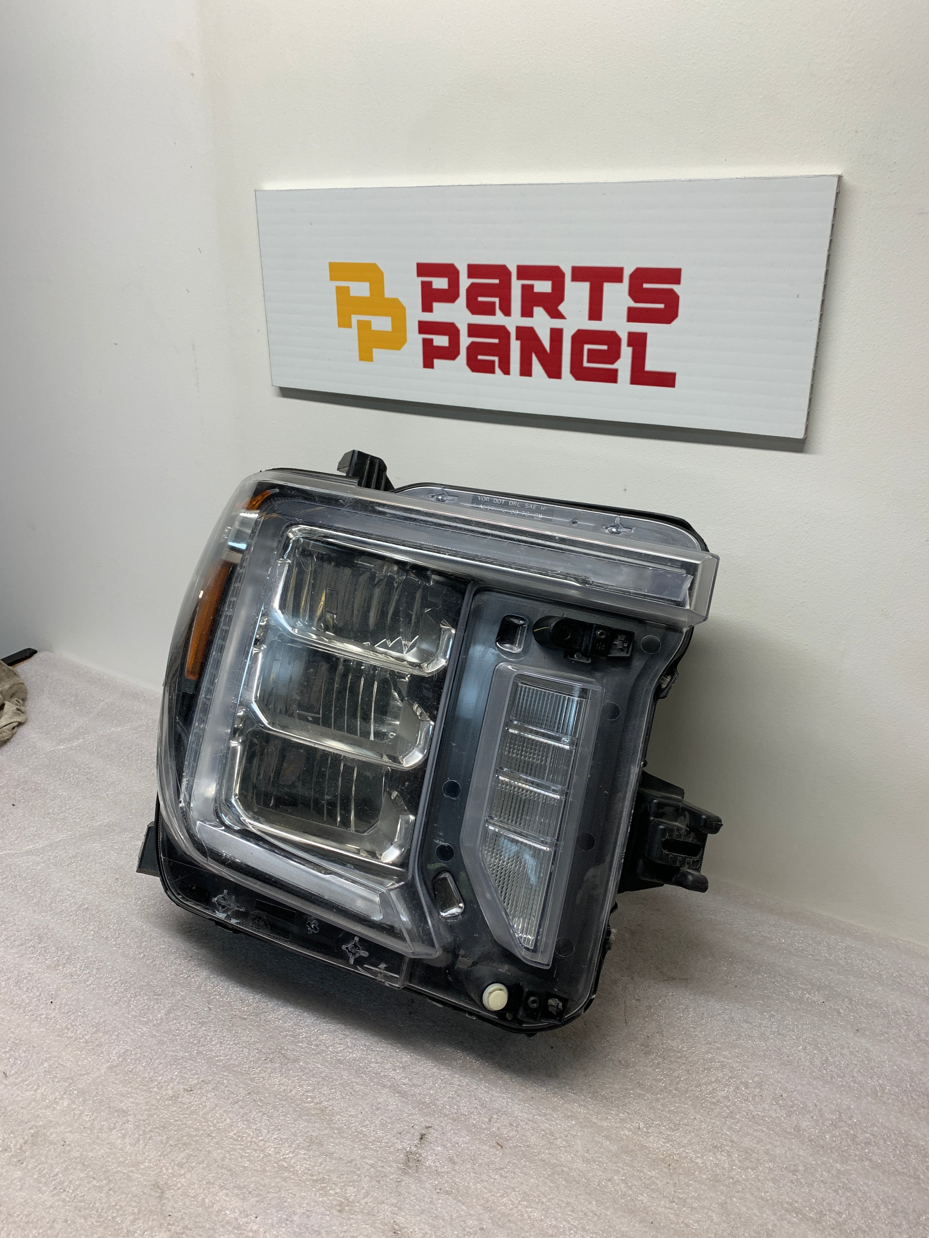 2020 - 2023 GMC SIERRA 2500 3500 HEAVY DUTY PASSENGER SIDE HEADLIGHT 84738615&nbsp;