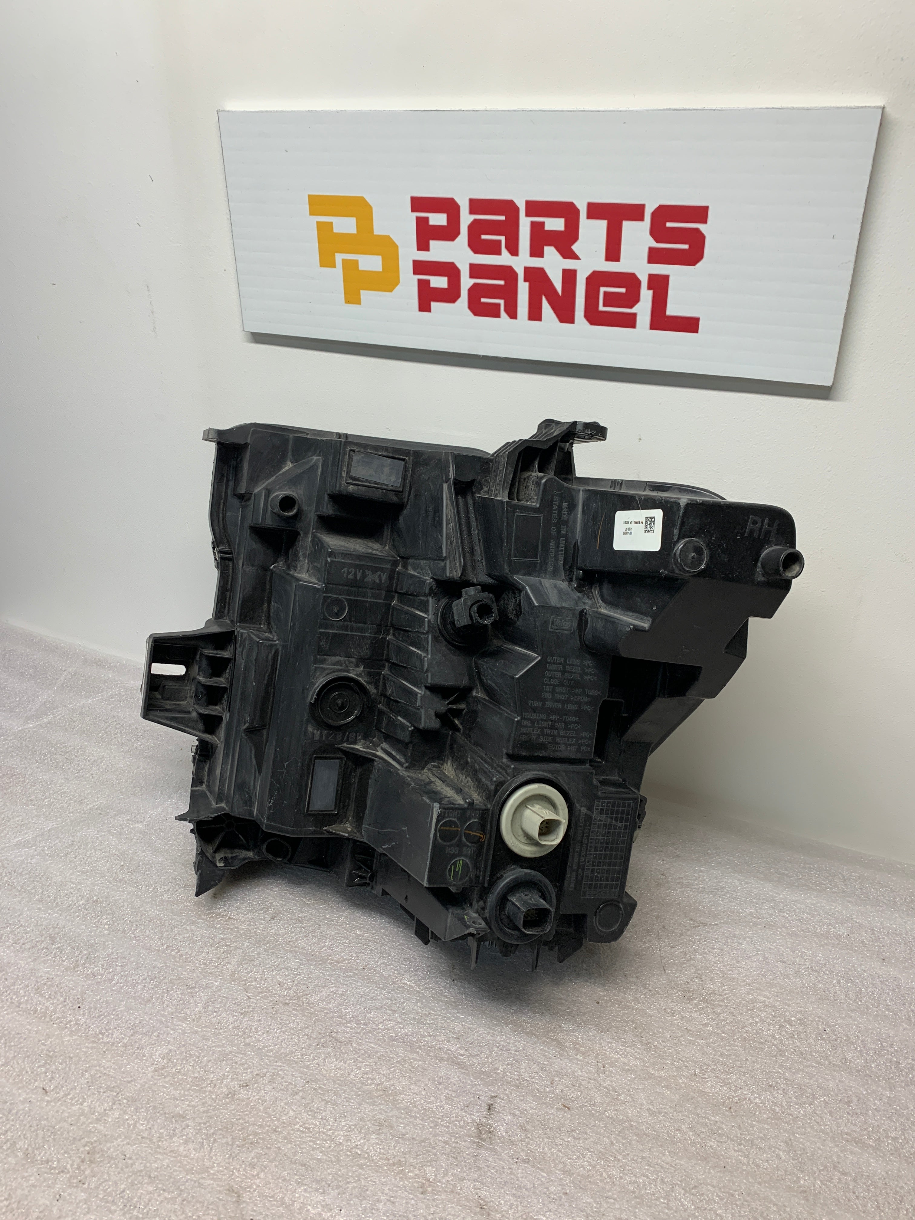 2020 - 2023 GMC SIERRA 2500 3500 HEAVY DUTY PASSENGER SIDE HEADLIGHT 84738615&nbsp;