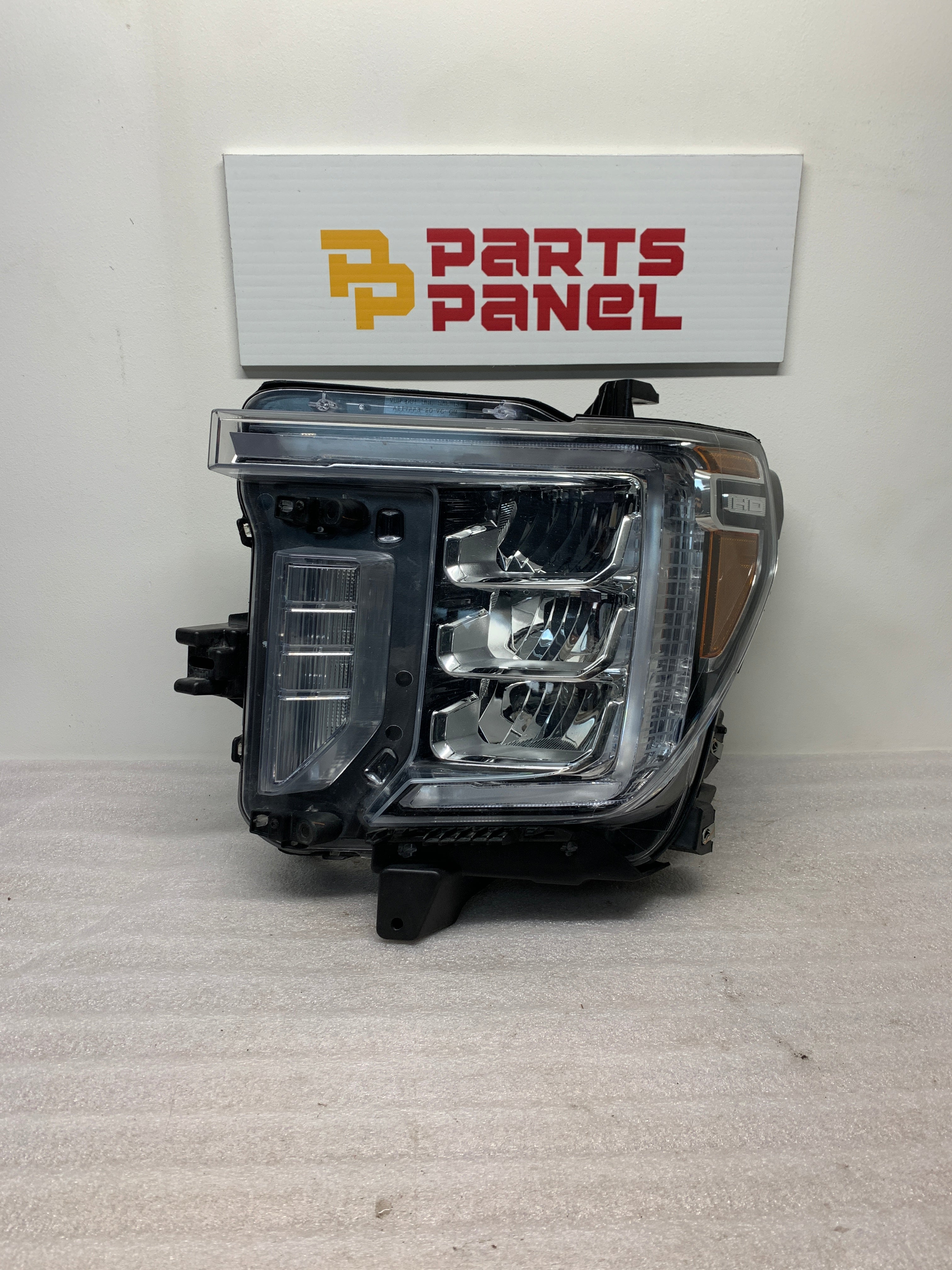 2020 - 2023 GMC SIERRA 2500 3500 HEAVY DUTY DRIVER SIDE HEADLIGHT 84738614