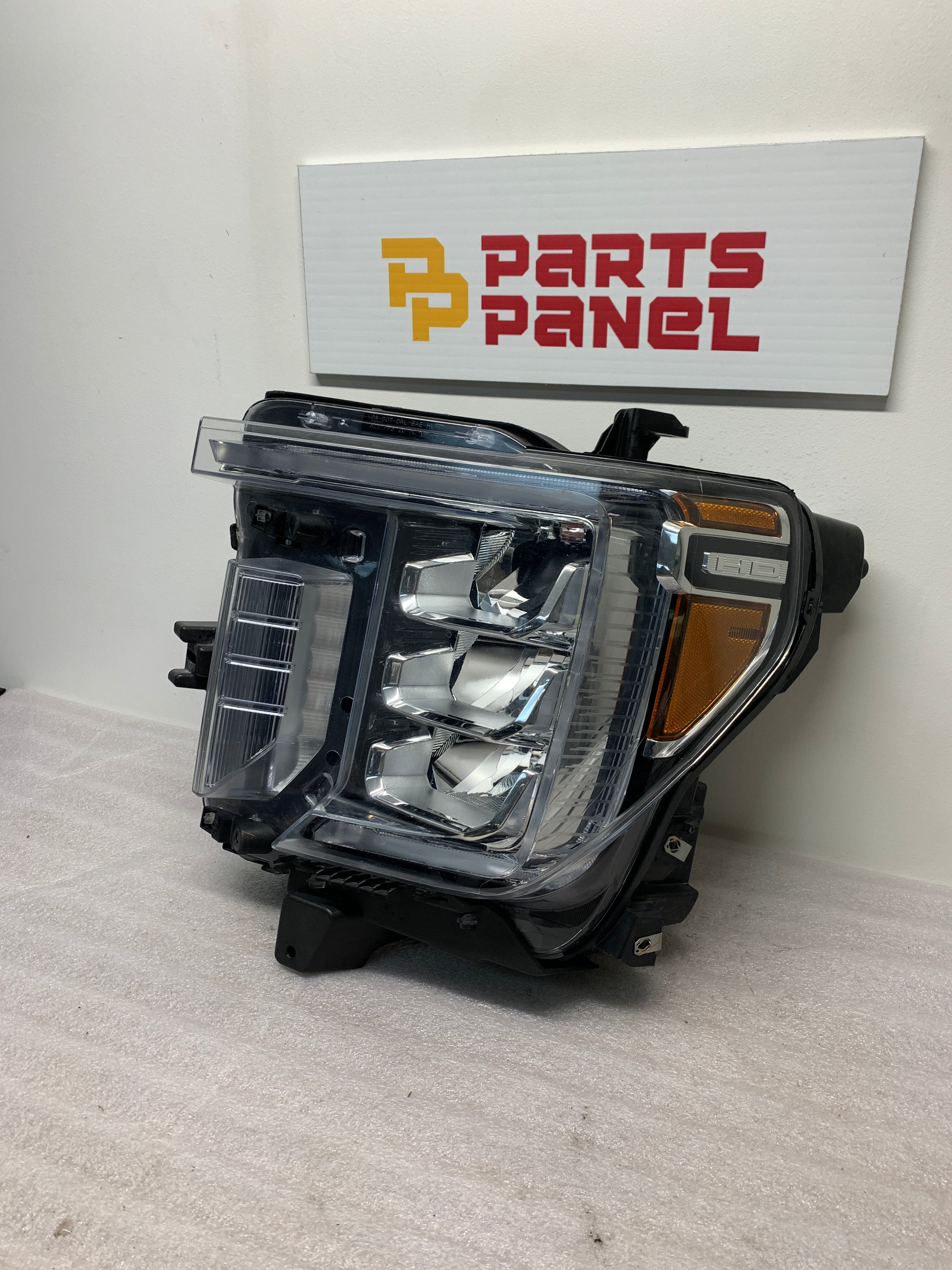2020 - 2023 GMC SIERRA 2500 3500 HEAVY DUTY DRIVER SIDE HEADLIGHT 84738614