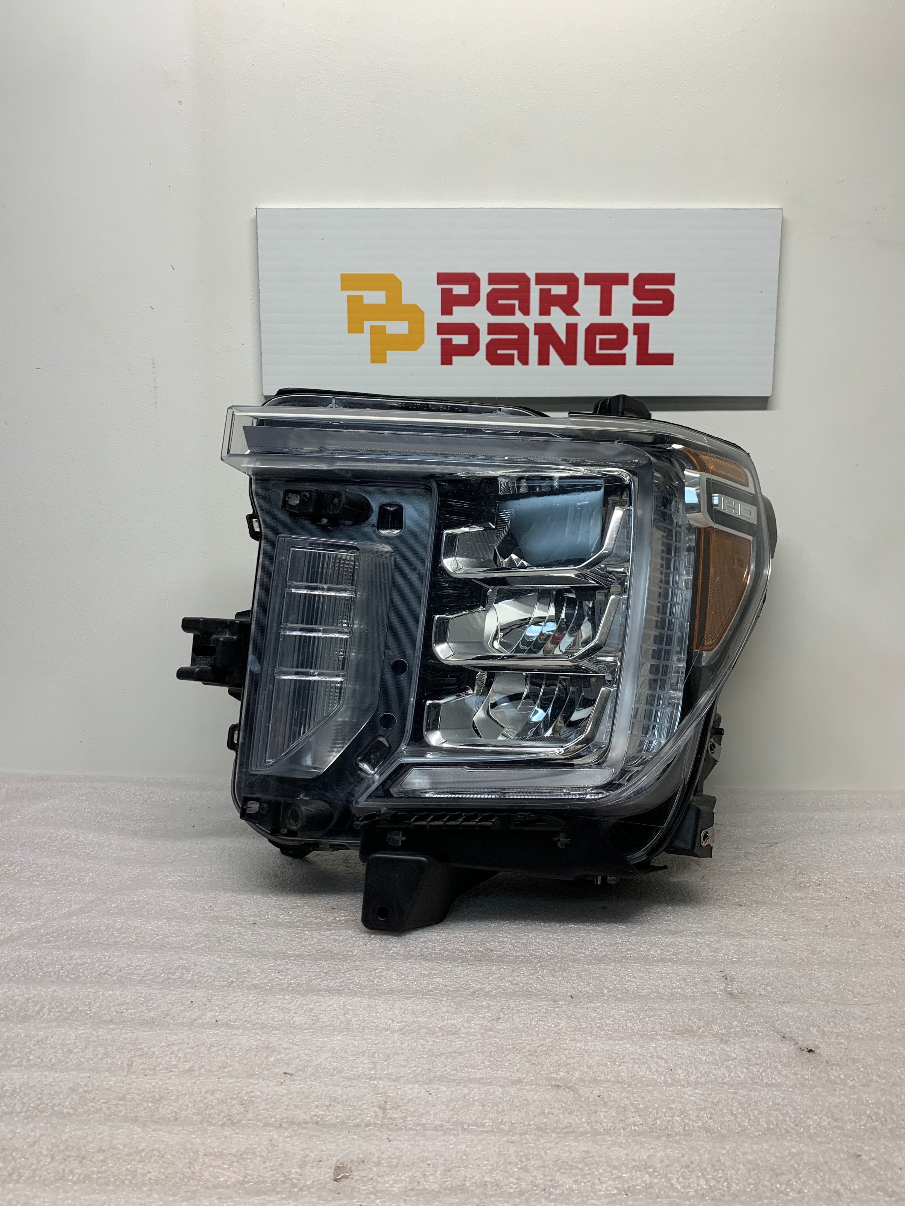 2020 - 2023 GMC SIERRA 2500 3500 HEAVY DUTY DRIVER SIDE HEADLIGHT 84738614