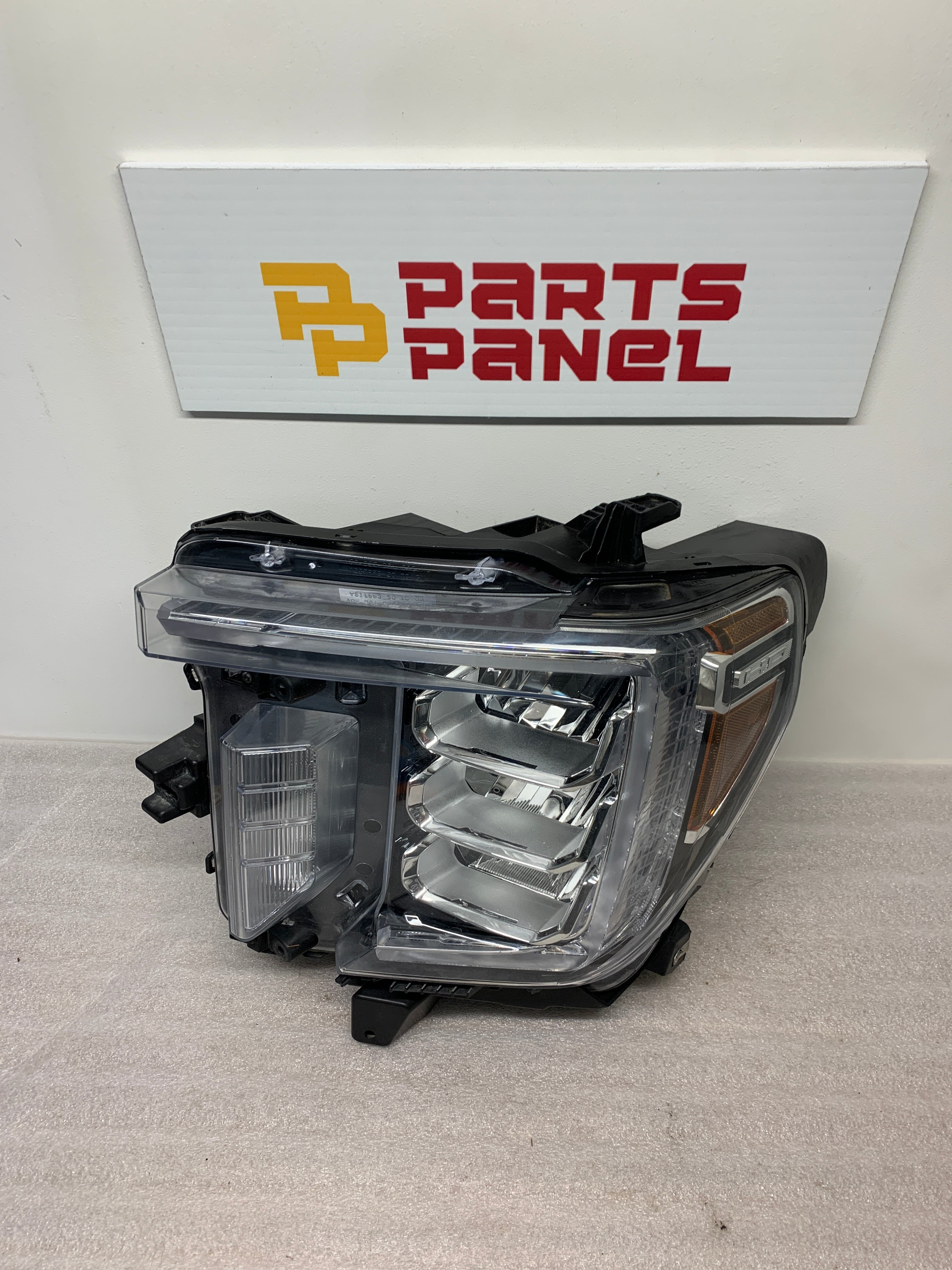 2020 - 2023 GMC SIERRA 2500 3500 HEAVY DUTY DRIVER SIDE HEADLIGHT 84738614