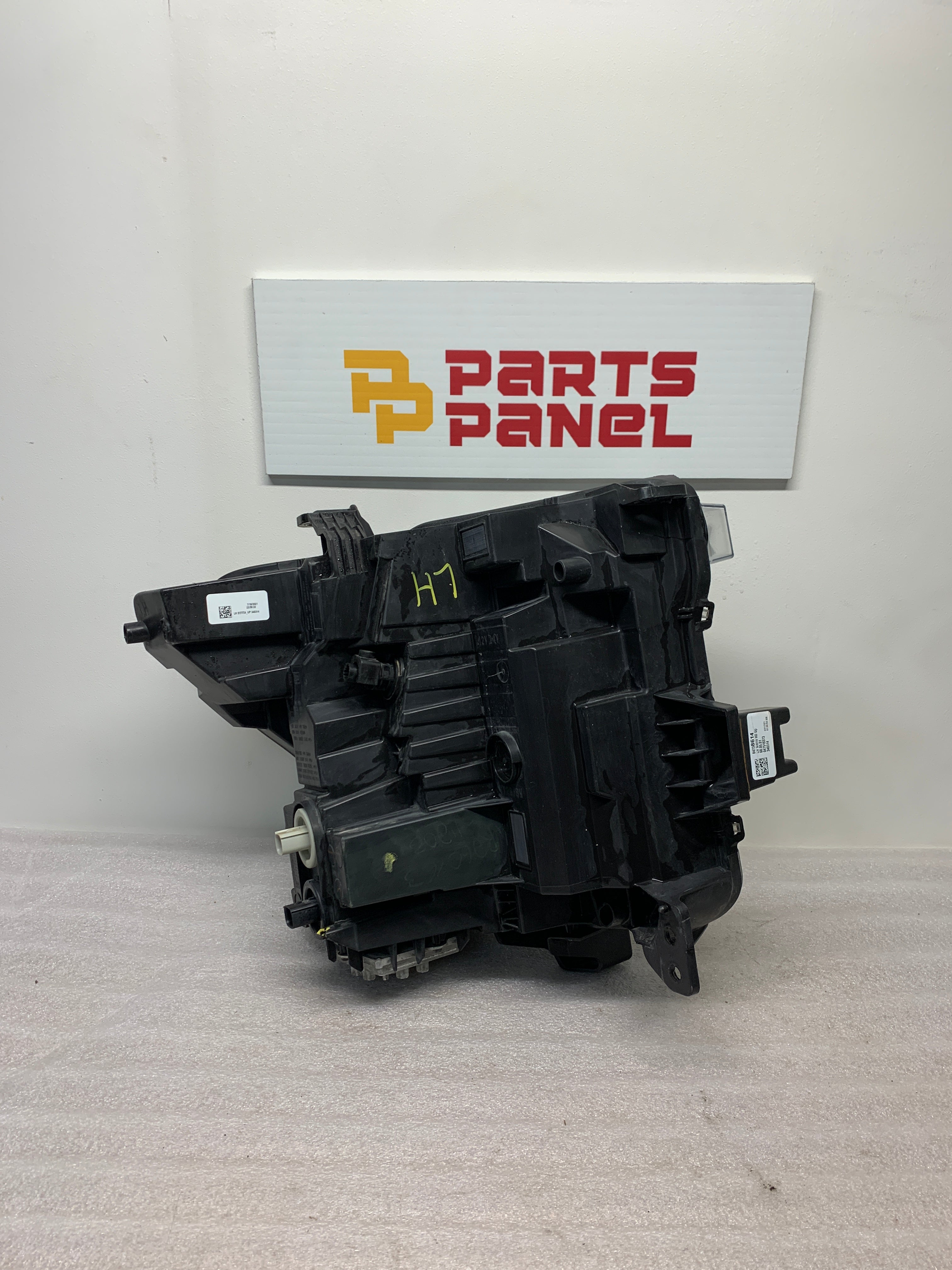 2020 - 2023 GMC SIERRA 2500 3500 HEAVY DUTY DRIVER SIDE HEADLIGHT 84738614