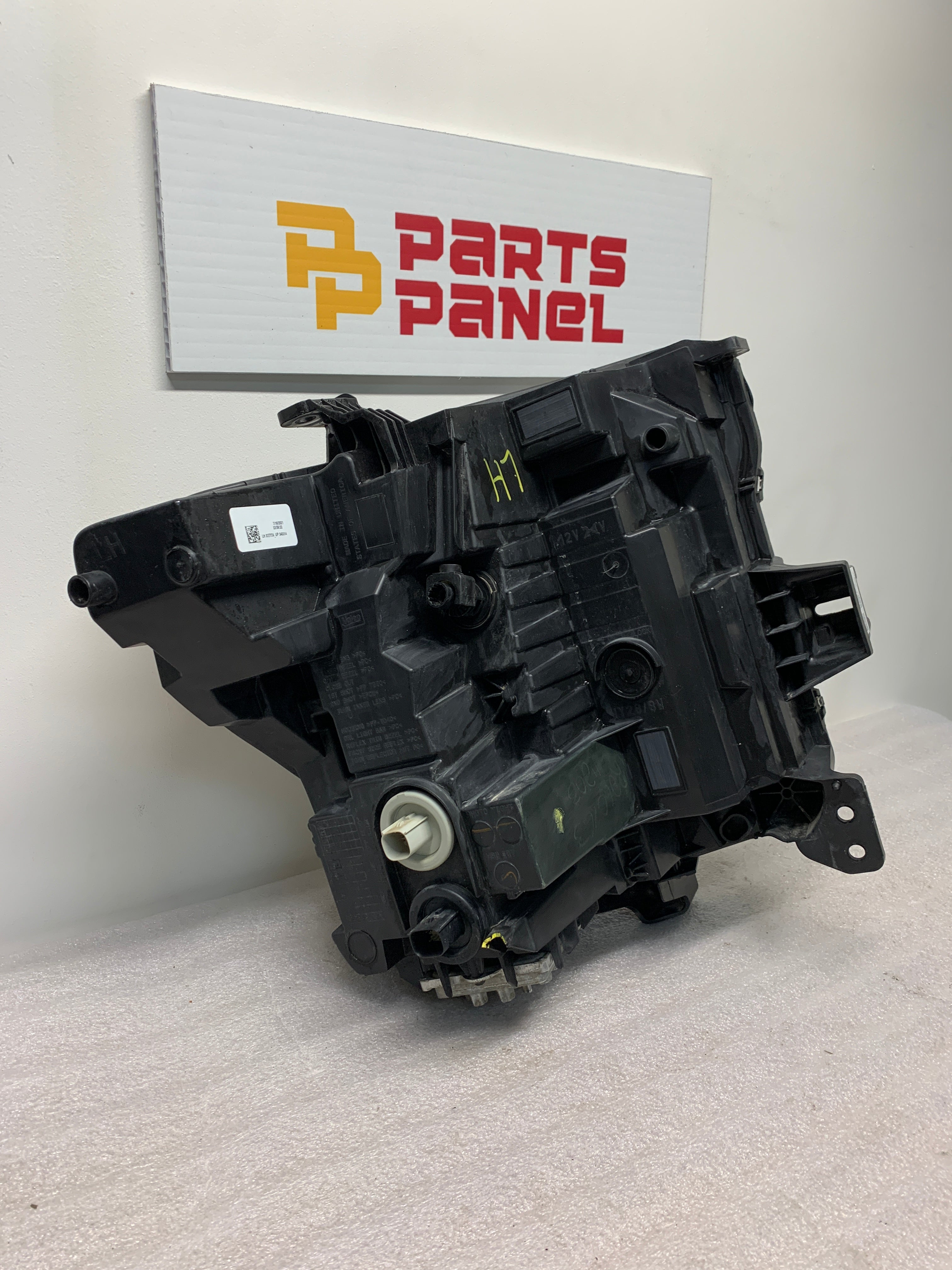 2020 - 2023 GMC SIERRA 2500 3500 HEAVY DUTY DRIVER SIDE HEADLIGHT 84738614