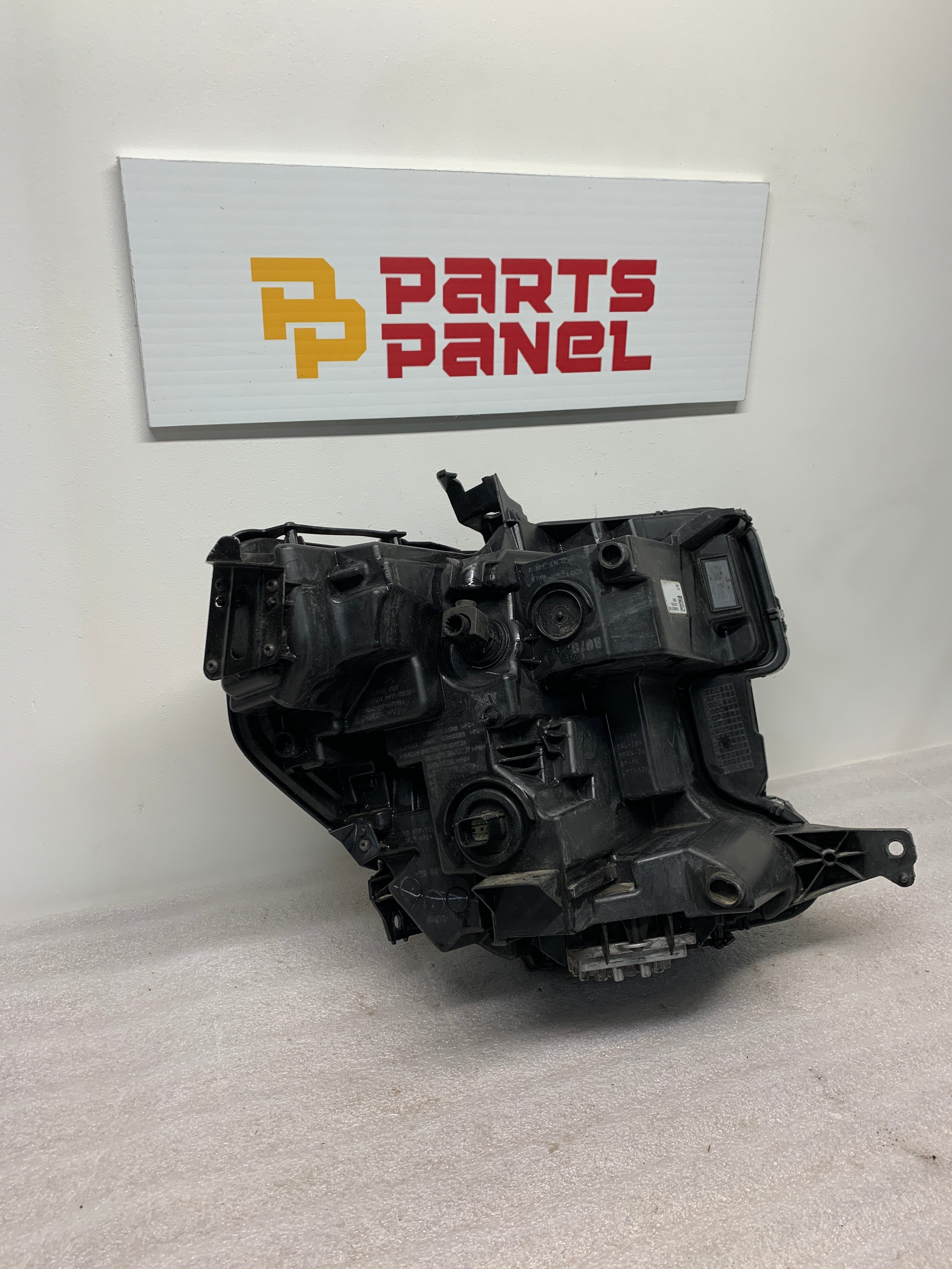 2019 - 2022 GMC SIERRA 1500 DRIVER SIDE HEADLIGHT 84772476