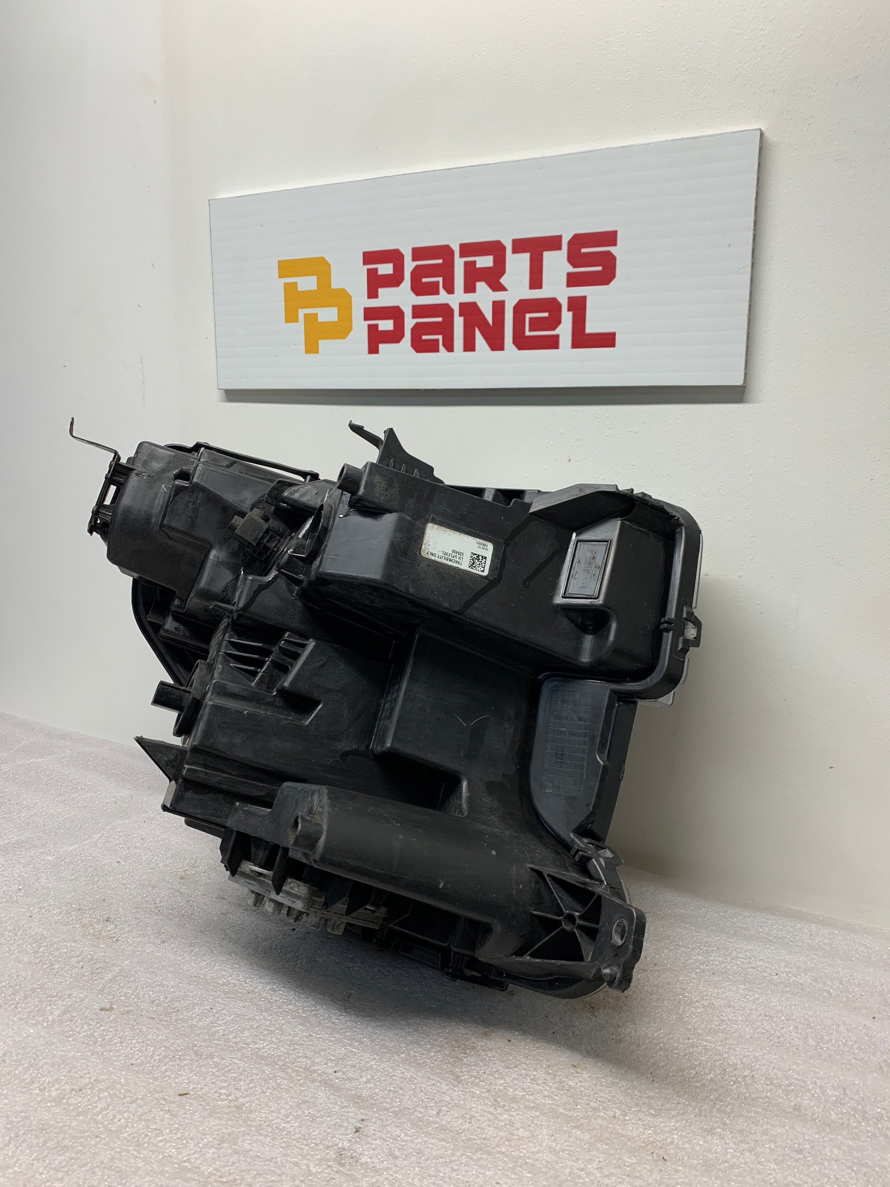 2019 - 2022 GMC SIERRA 1500 DRIVER SIDE HEADLIGHT 84772476
