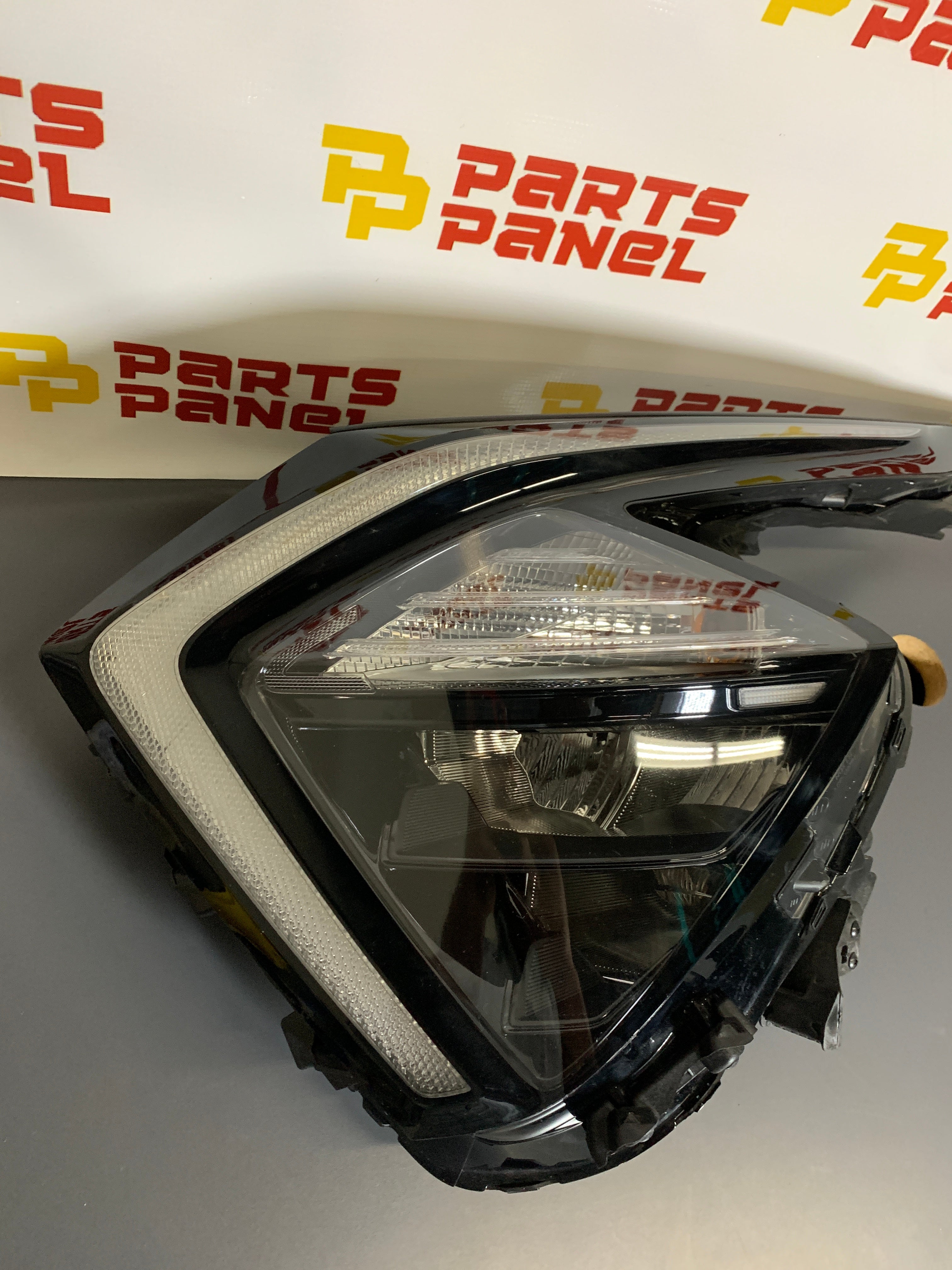 2023 - 2025 KIA SPORTAGE HYBRID AND PLUG-IN DRIVER SIDE HEADLIGHT 92101-P1000