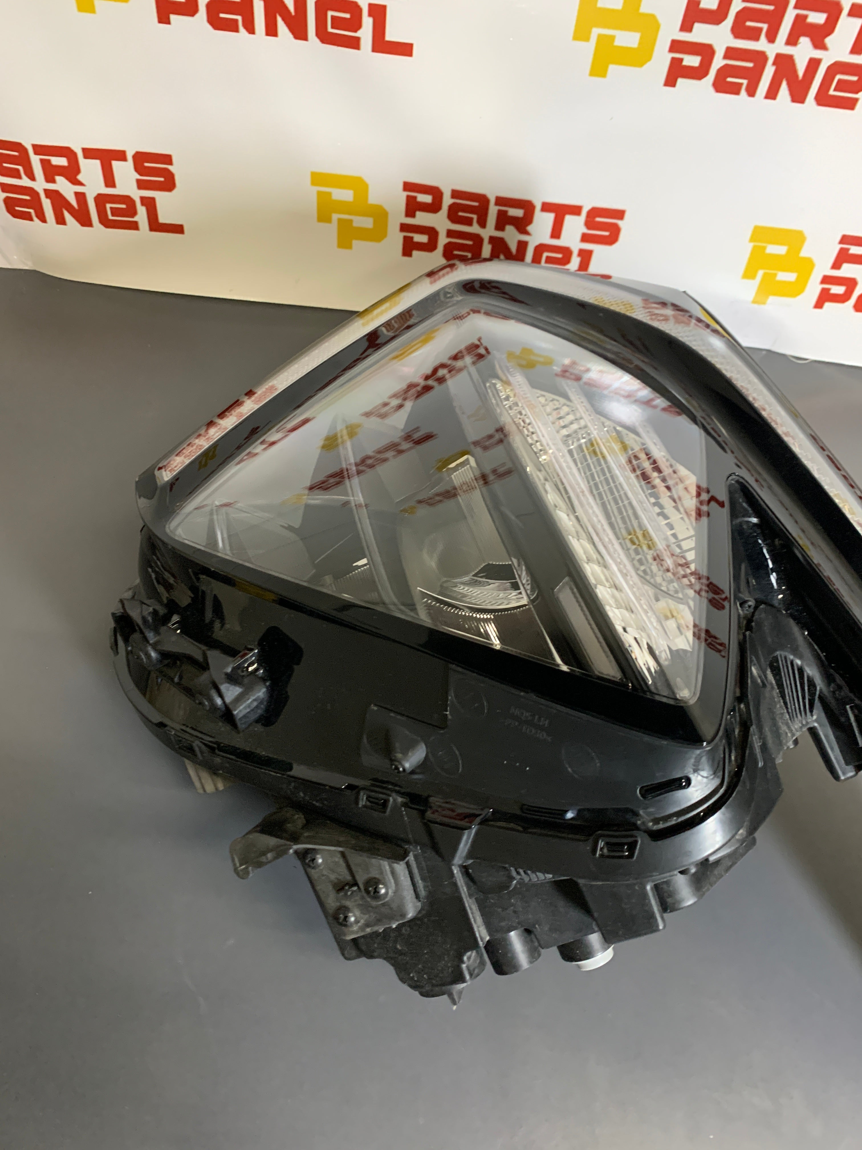 2023 - 2025 KIA SPORTAGE HYBRID AND PLUG-IN DRIVER SIDE HEADLIGHT 92101-P1000