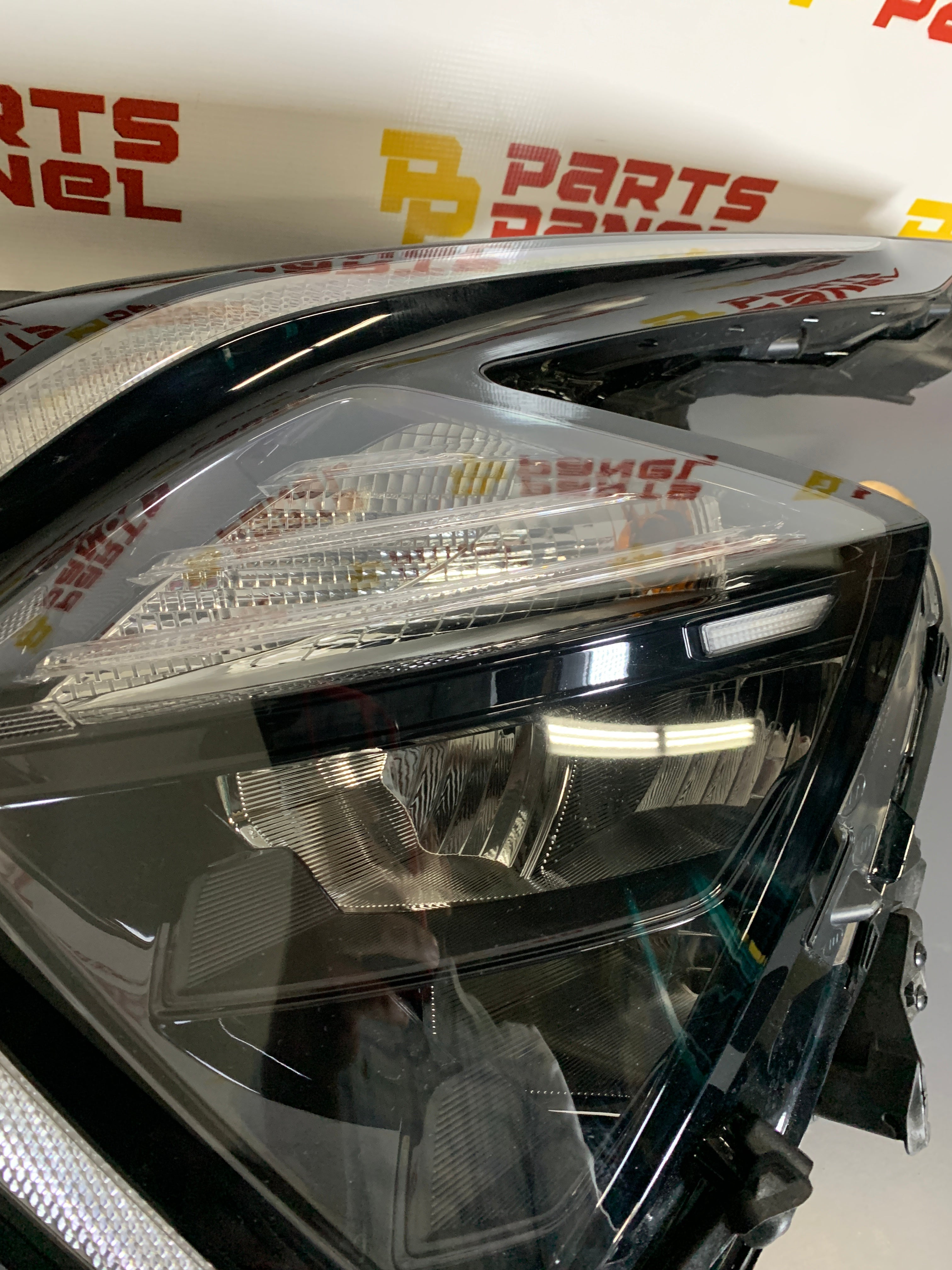 2023 - 2025 KIA SPORTAGE HYBRID AND PLUG-IN DRIVER SIDE HEADLIGHT 92101-P1000