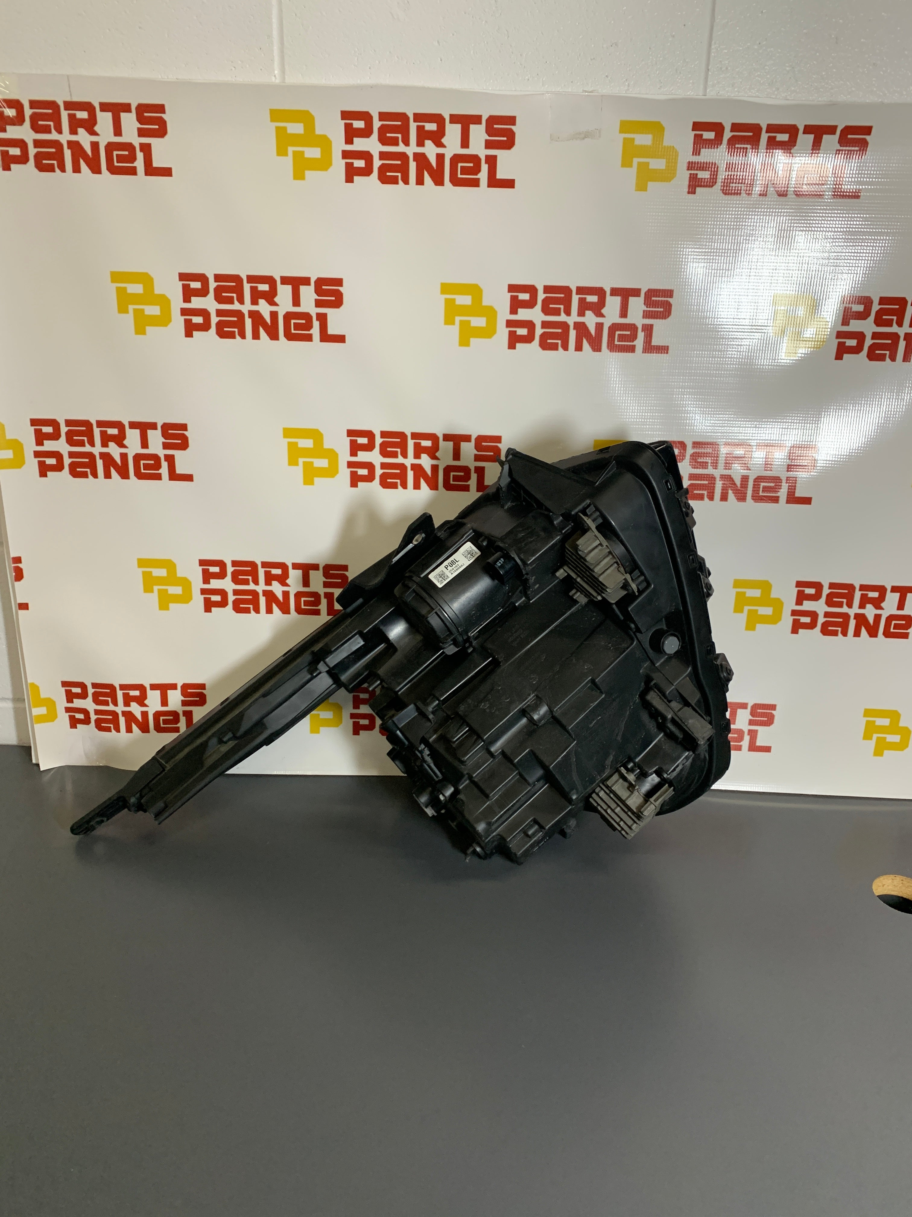 2023 - 2025 KIA SPORTAGE HYBRID AND PLUG-IN DRIVER SIDE HEADLIGHT 92101-P1000