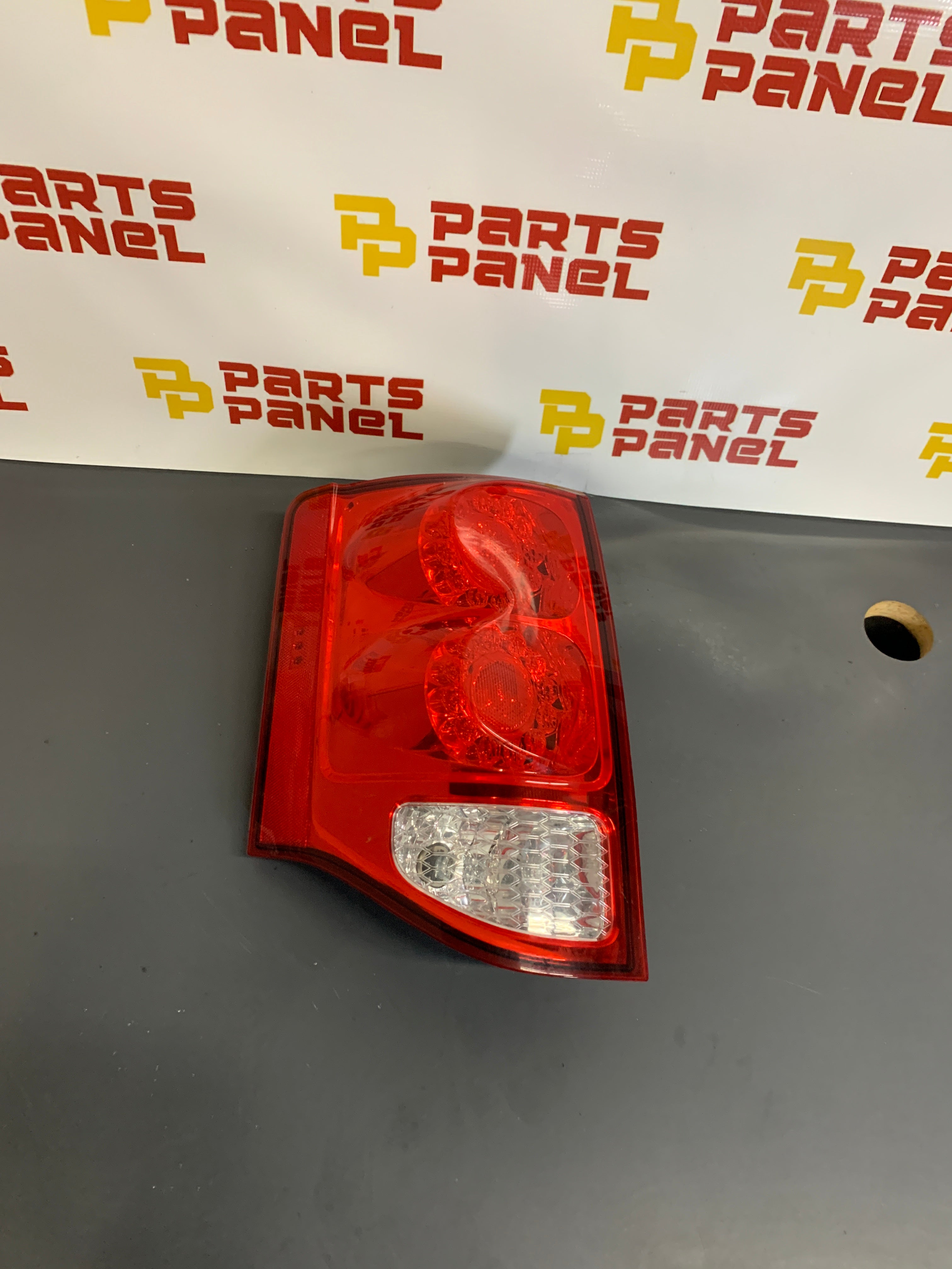 2012 - 2020 DODGE GRAND CARAVAN DRIVER SIDE TAIL LIGHT 05182535AD
