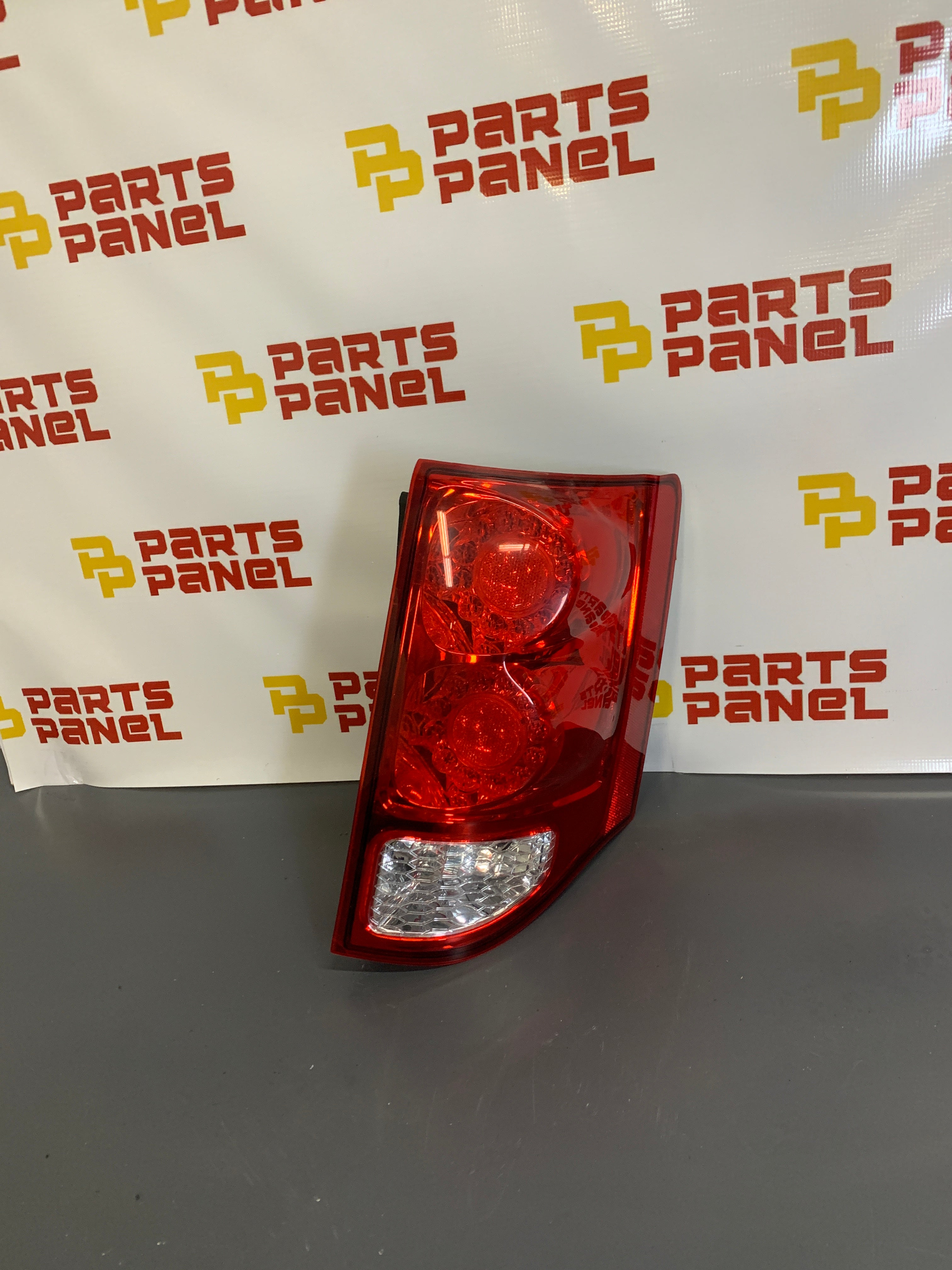 2012 - 2020 DODGE GRAND CARAVAN PASSENFER SIDE TAIL LIGHT 05182534AD