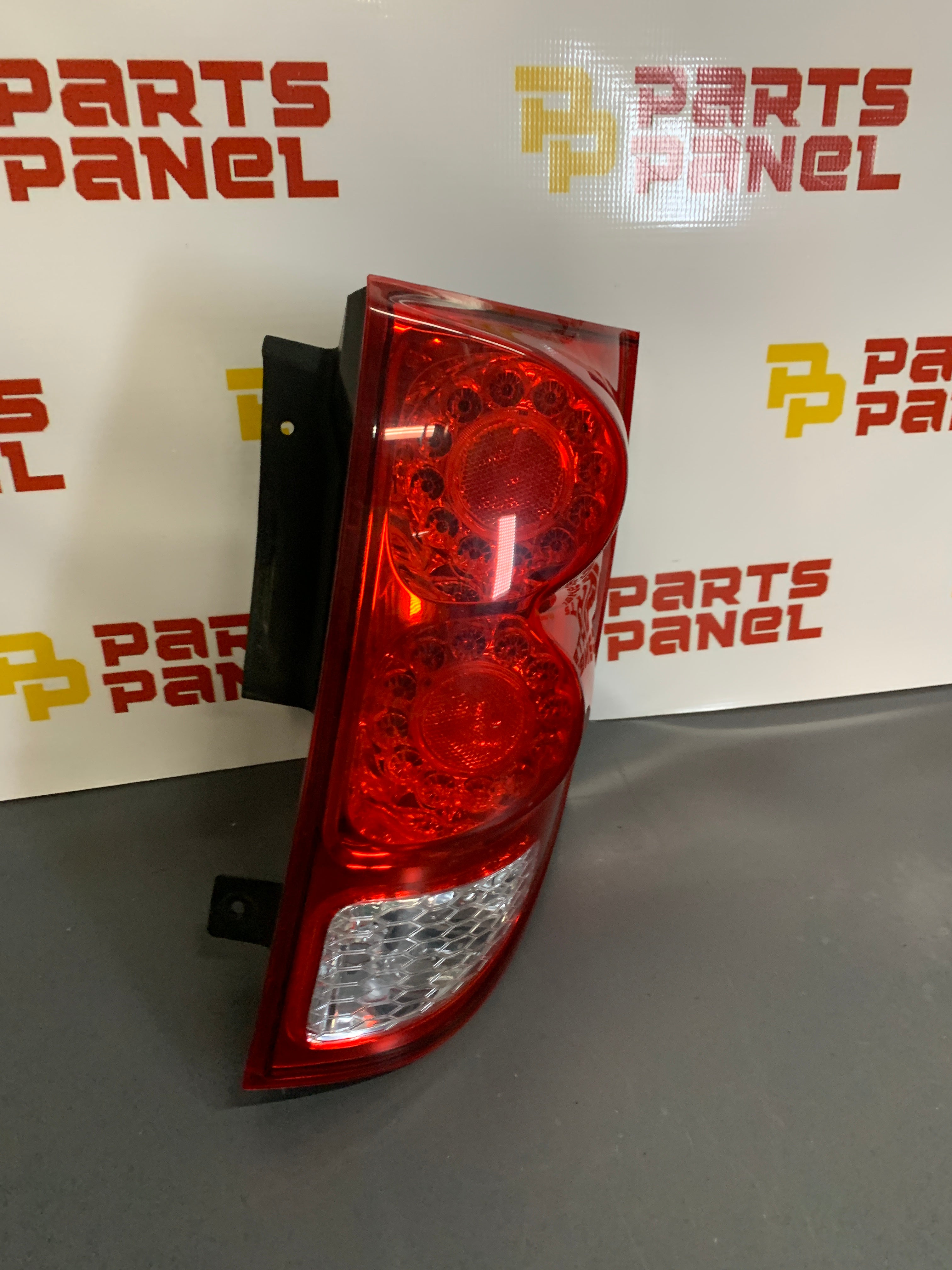 2012 - 2020 DODGE GRAND CARAVAN PASSENFER SIDE TAIL LIGHT 05182534AD