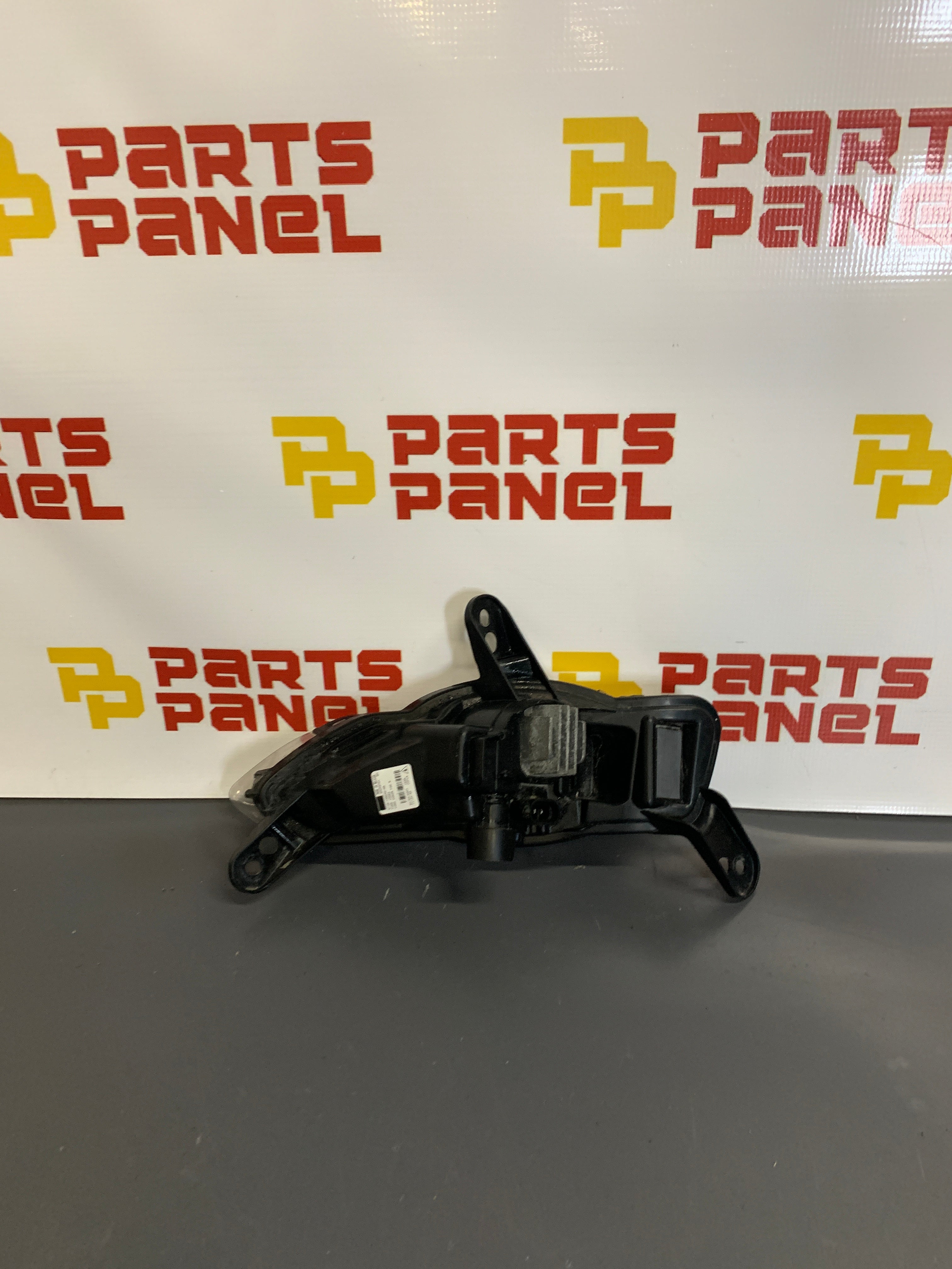 2018 - 2021 FORD EXPEDITION PASSENGER SIDE FOG LIGHT 89250721