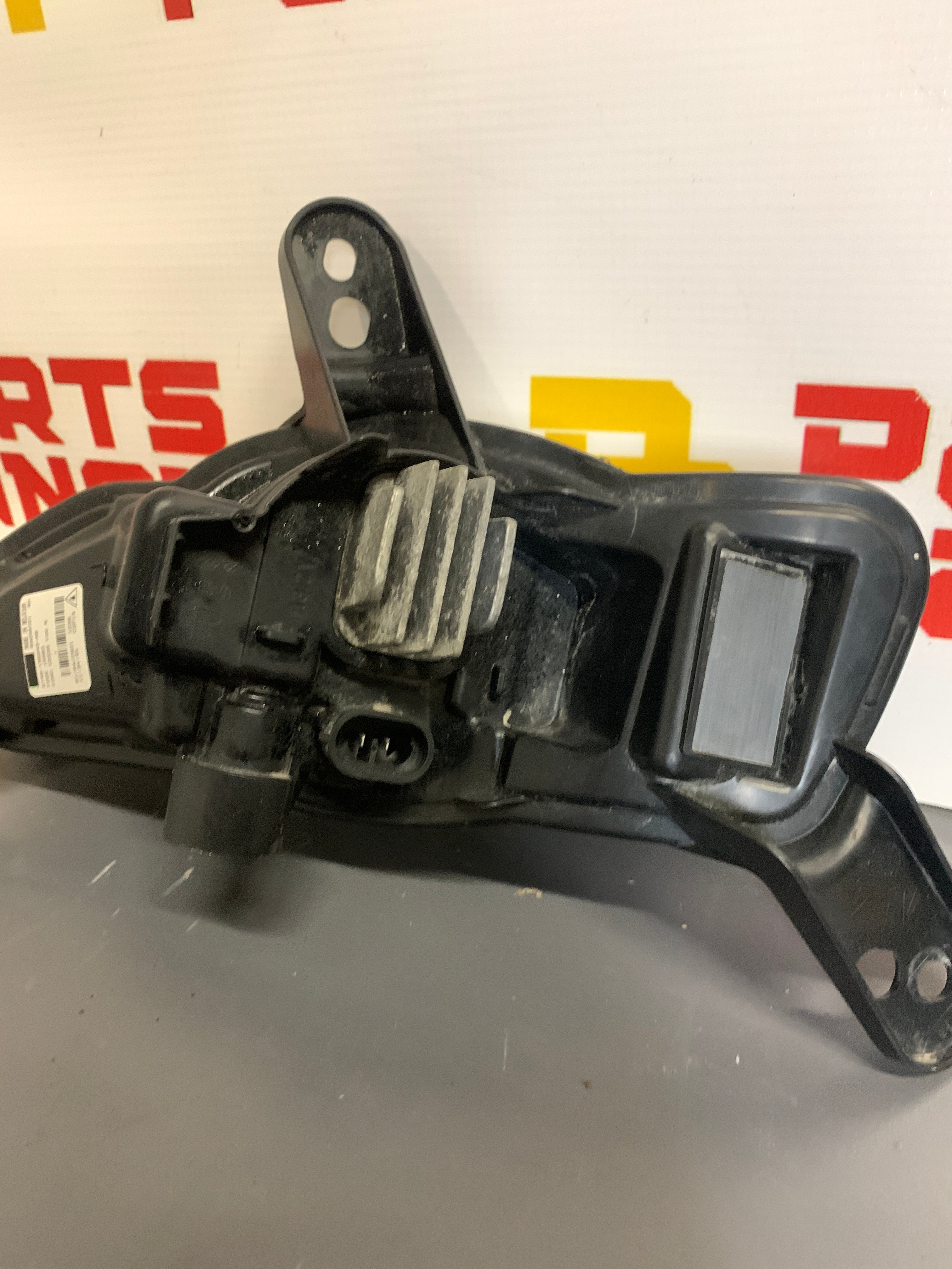 2018 - 2021 FORD EXPEDITION PASSENGER SIDE FOG LIGHT 89250721