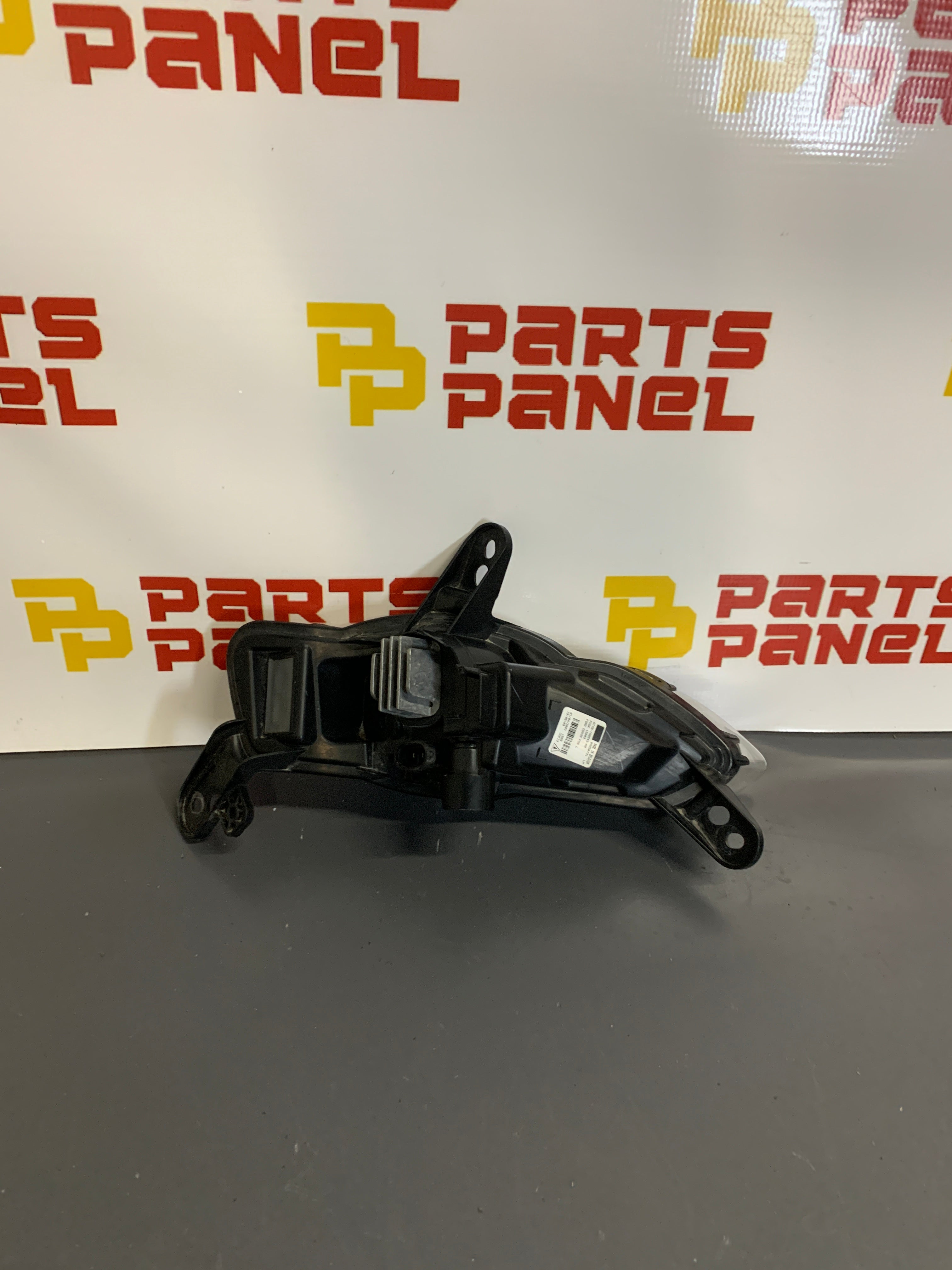 2018 - 2021 FORD EXPEDITION DRIVER SIDE FOG LIGHT 89250731