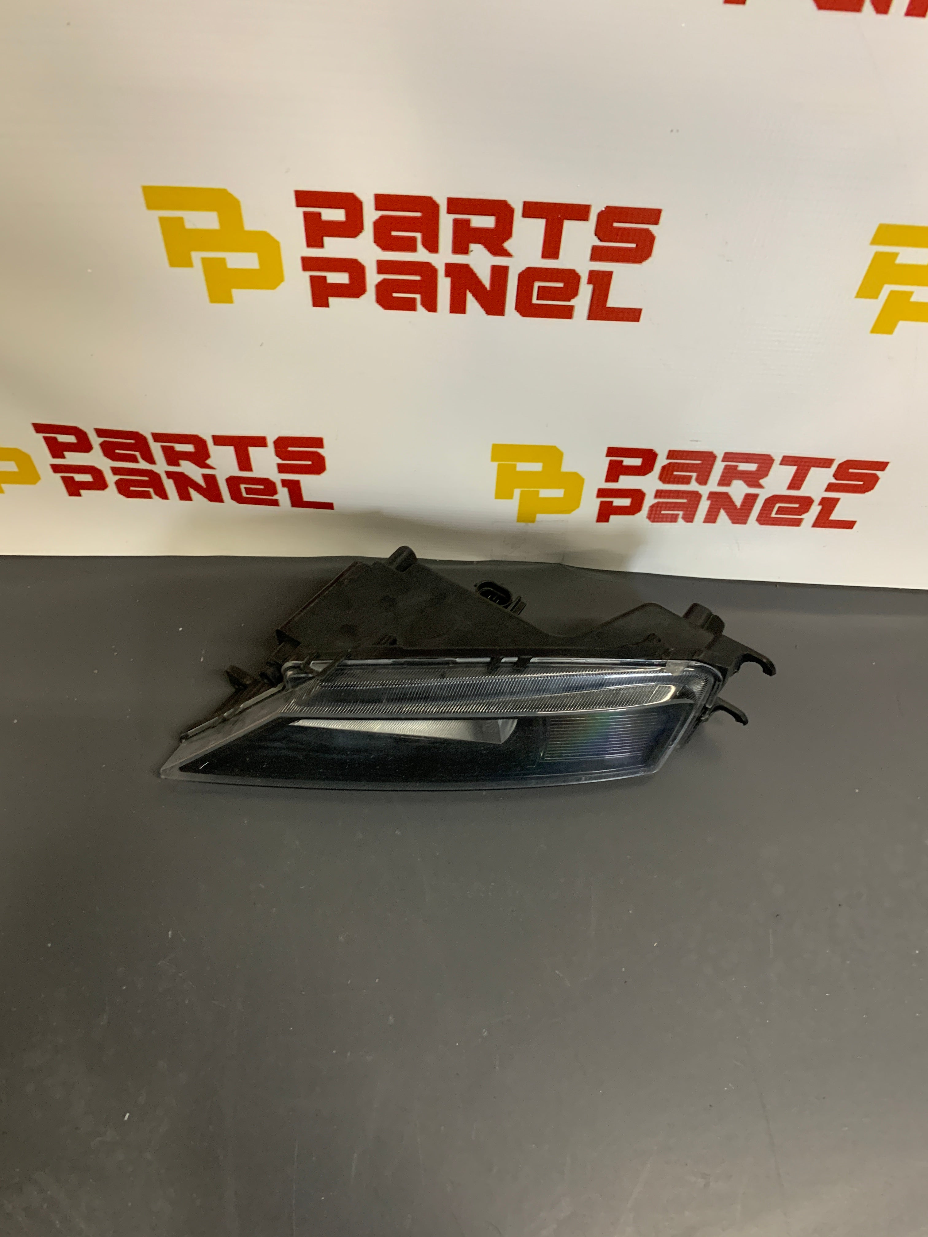 2018 - 2024 VOLKSWAGEN TIGUAN PASSENGER SIDE FOG LIGHT 5NL941700