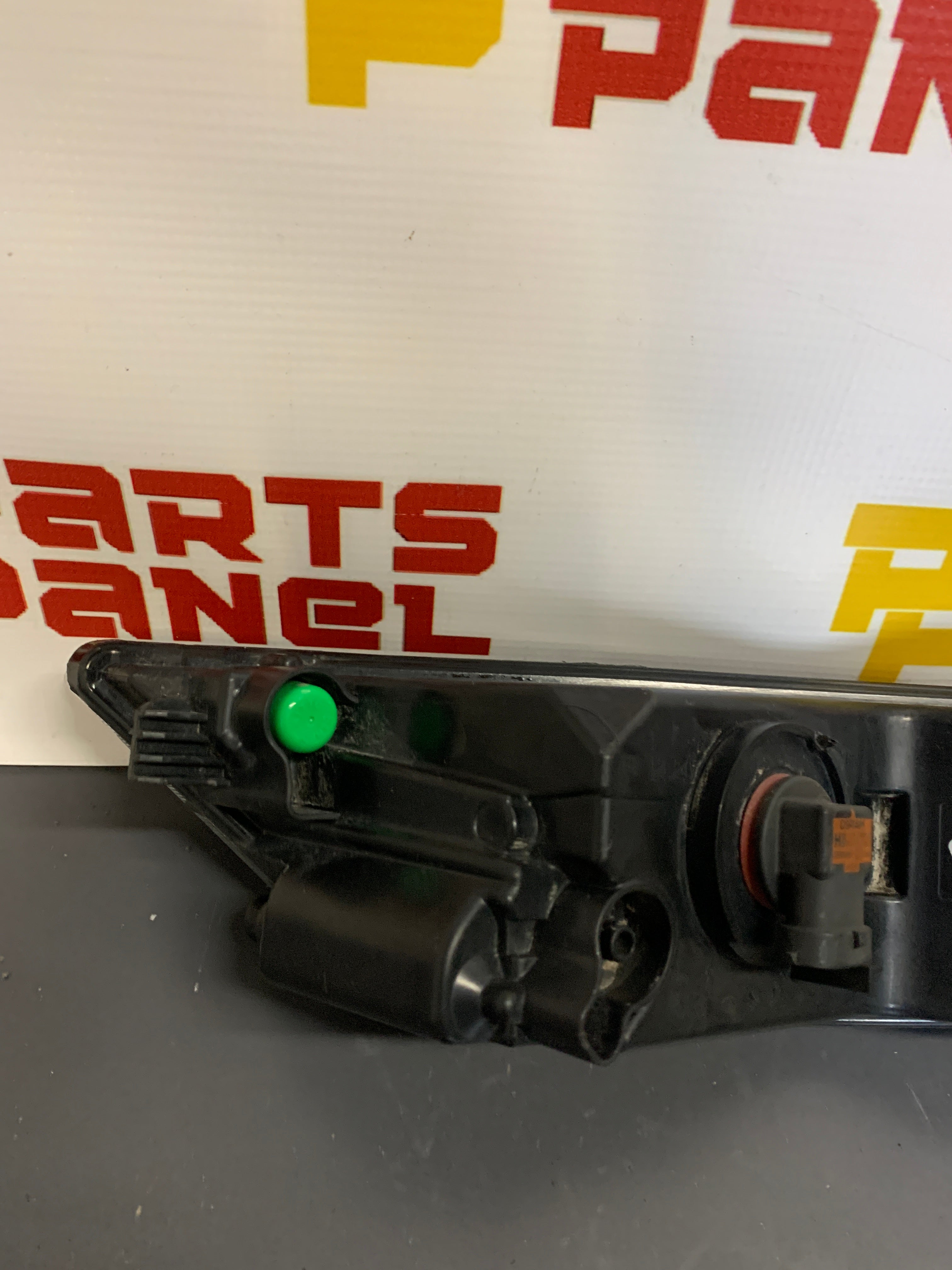 2018 - 2024 VOLKSWAGEN TIGUAN PASSENGER SIDE FOG LIGHT 5NL941700