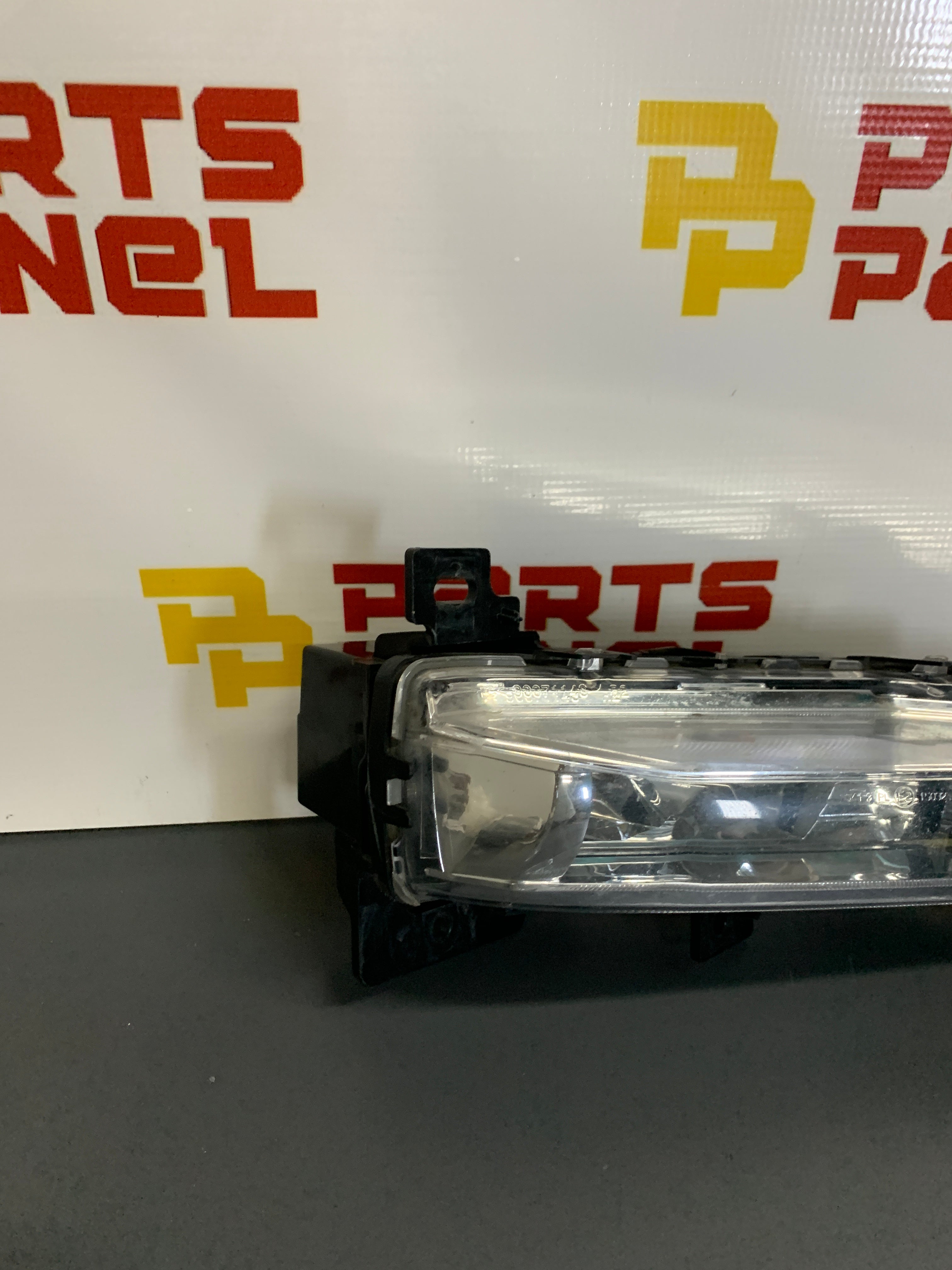 2018 - 2024 INFINITI QX80 PASSENGER SIDE BUMPER MOUNTED FOG LIGHT 26150 6GW0A