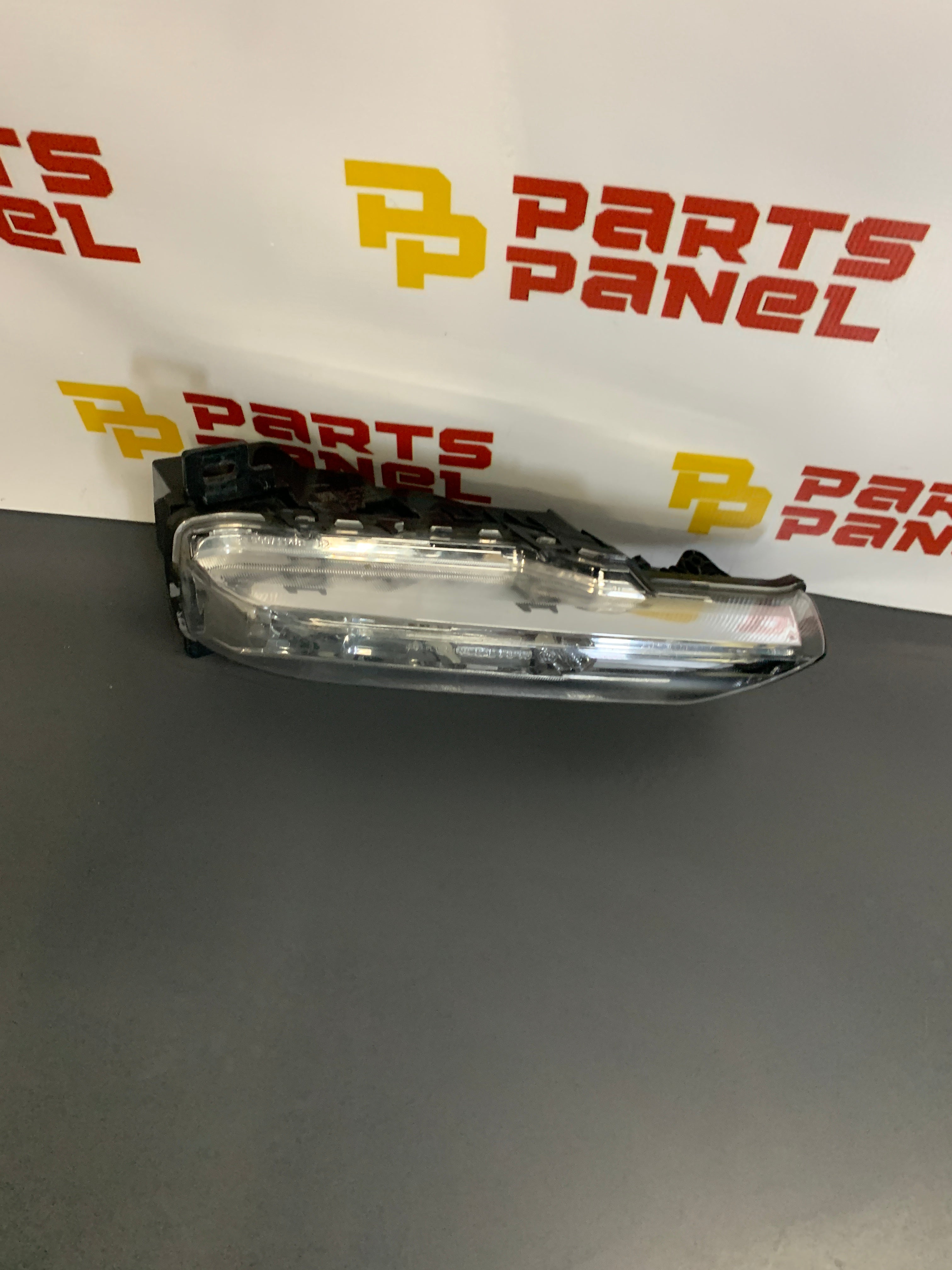 2018 - 2024 INFINITI QX80 PASSENGER SIDE BUMPER MOUNTED FOG LIGHT 26150 6GW0A