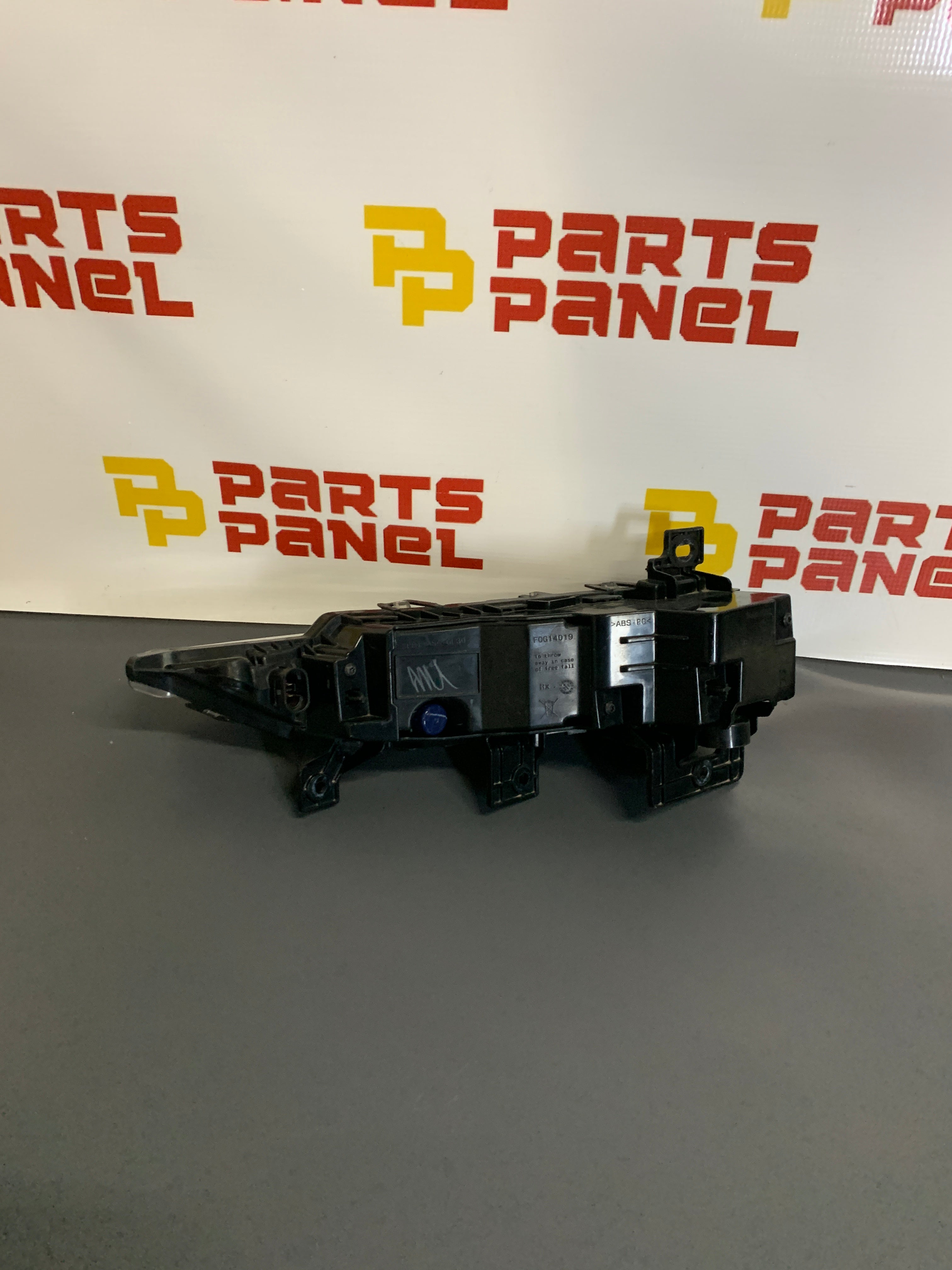 2018 - 2024 INFINITI QX80 PASSENGER SIDE BUMPER MOUNTED FOG LIGHT 26150 6GW0A