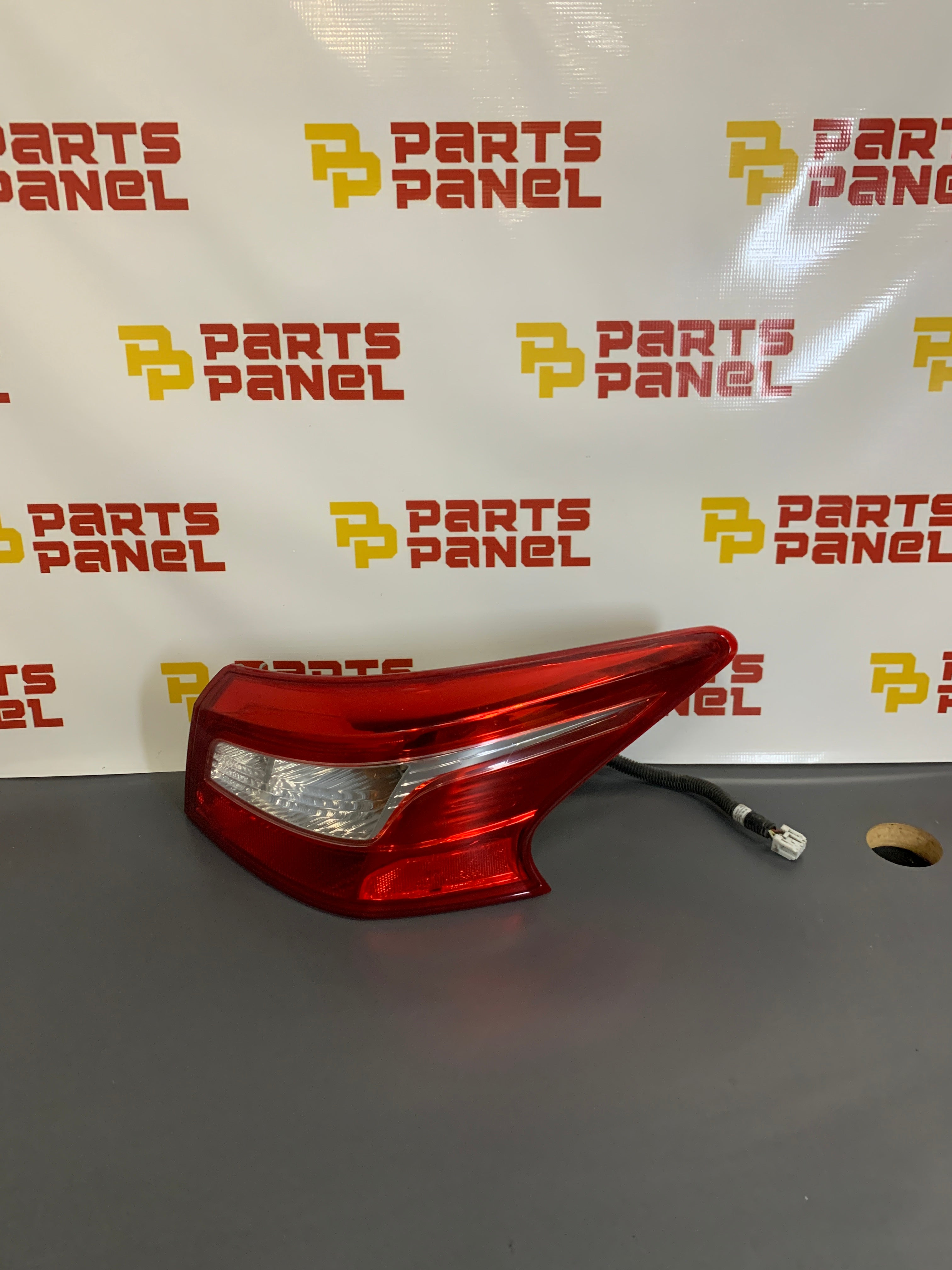 2016 - 2018 NISSAN SENTRA PASSENGER SIDE OUTER TIAL LIGHT