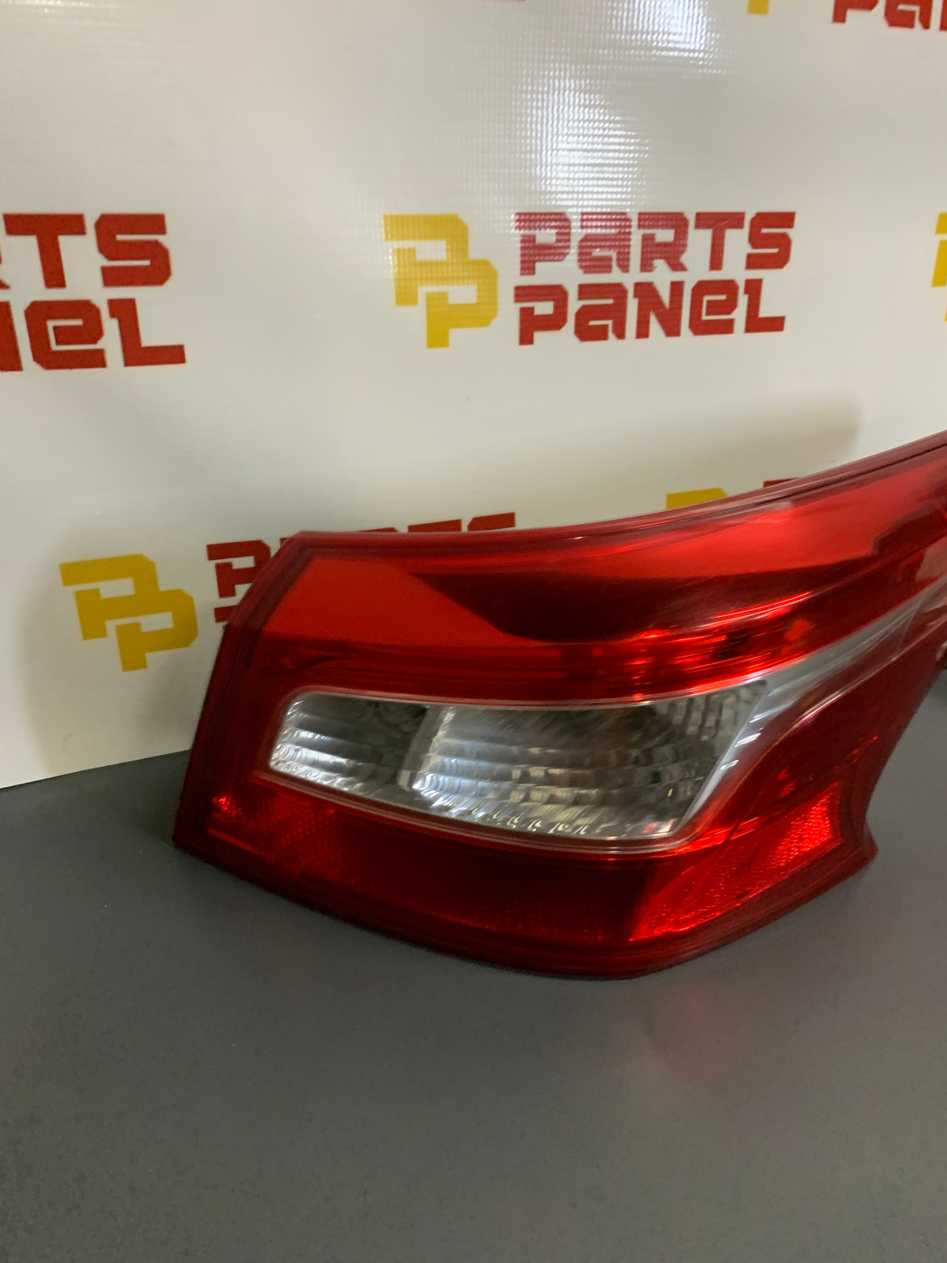 2016 - 2018 NISSAN SENTRA PASSENGER SIDE OUTER TIAL LIGHT