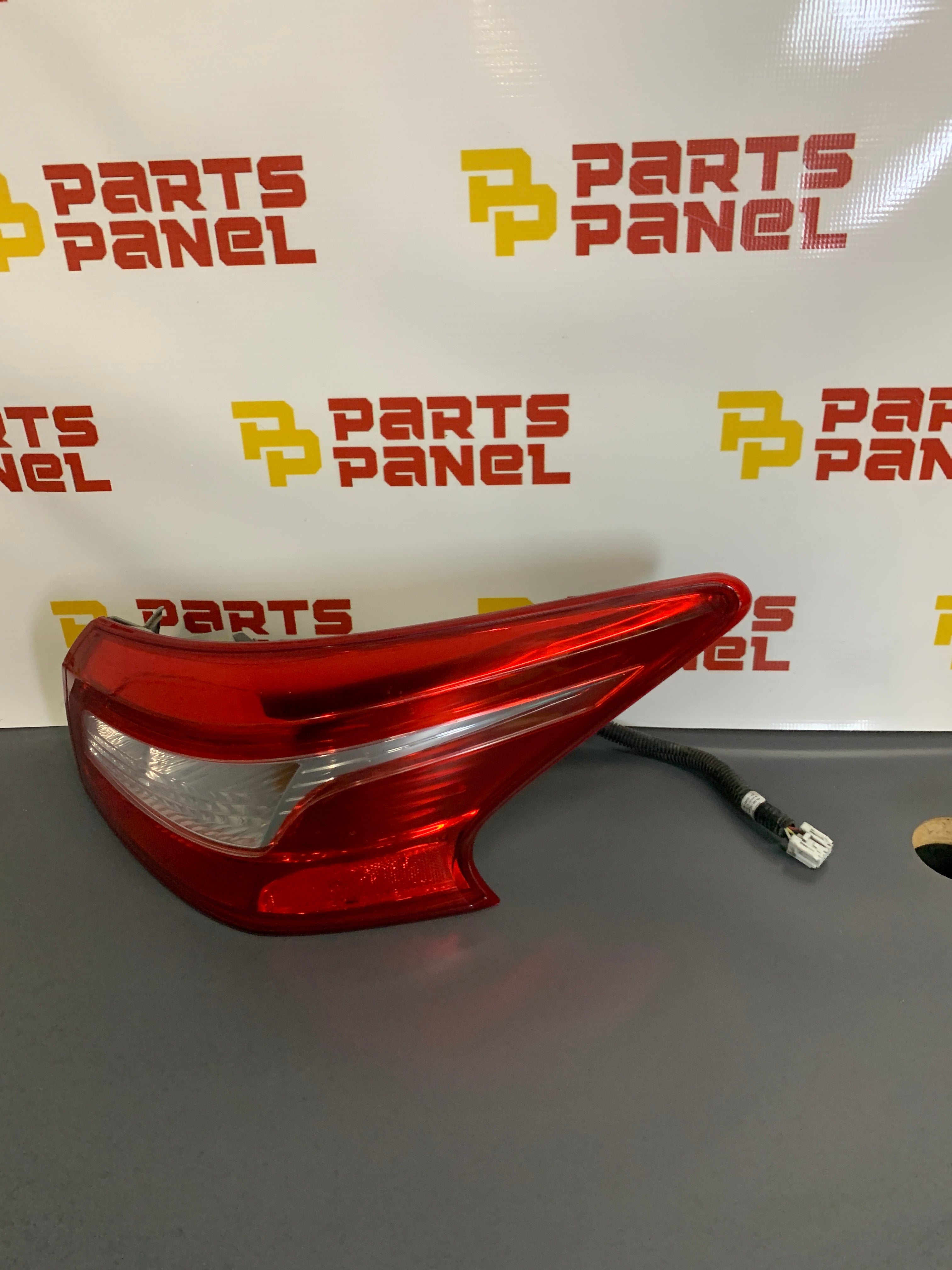 2016 - 2018 NISSAN SENTRA PASSENGER SIDE OUTER TIAL LIGHT
