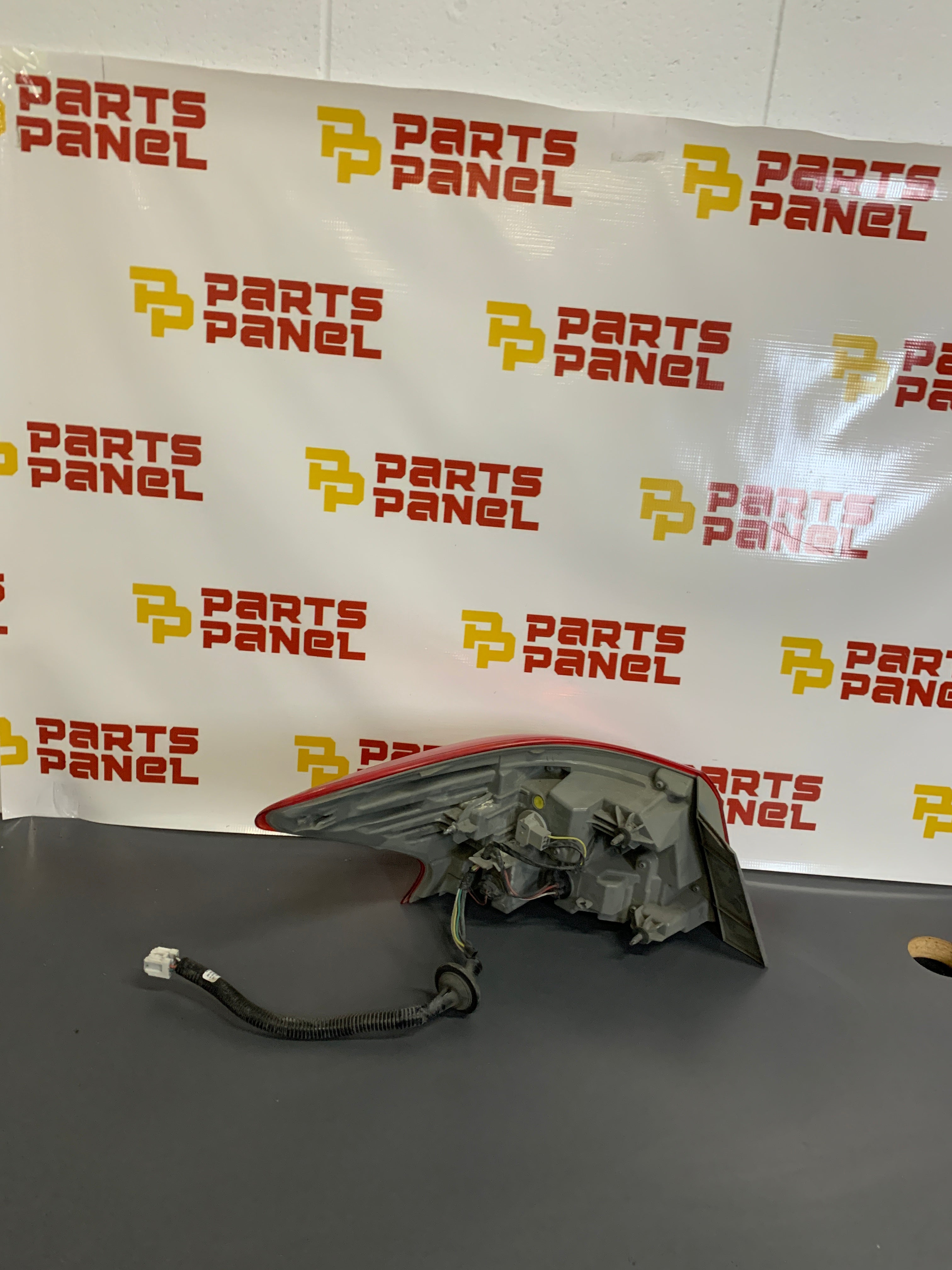 2016 - 2018 NISSAN SENTRA PASSENGER SIDE OUTER TIAL LIGHT