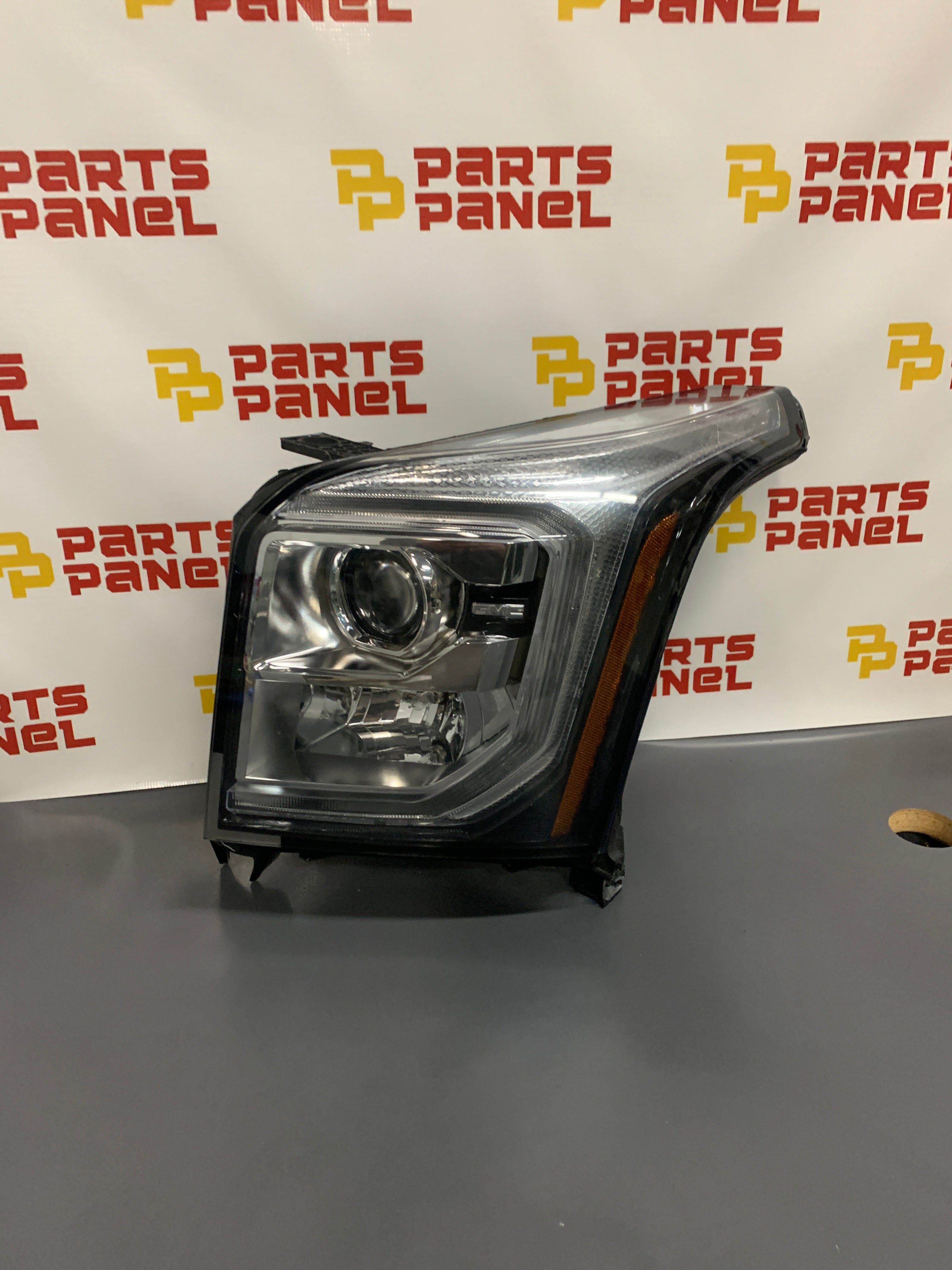 2015 - 2020 GMC YUKON DRIVER SIDE LEFT SIDE XENON HID HEADLIGHT 84564095