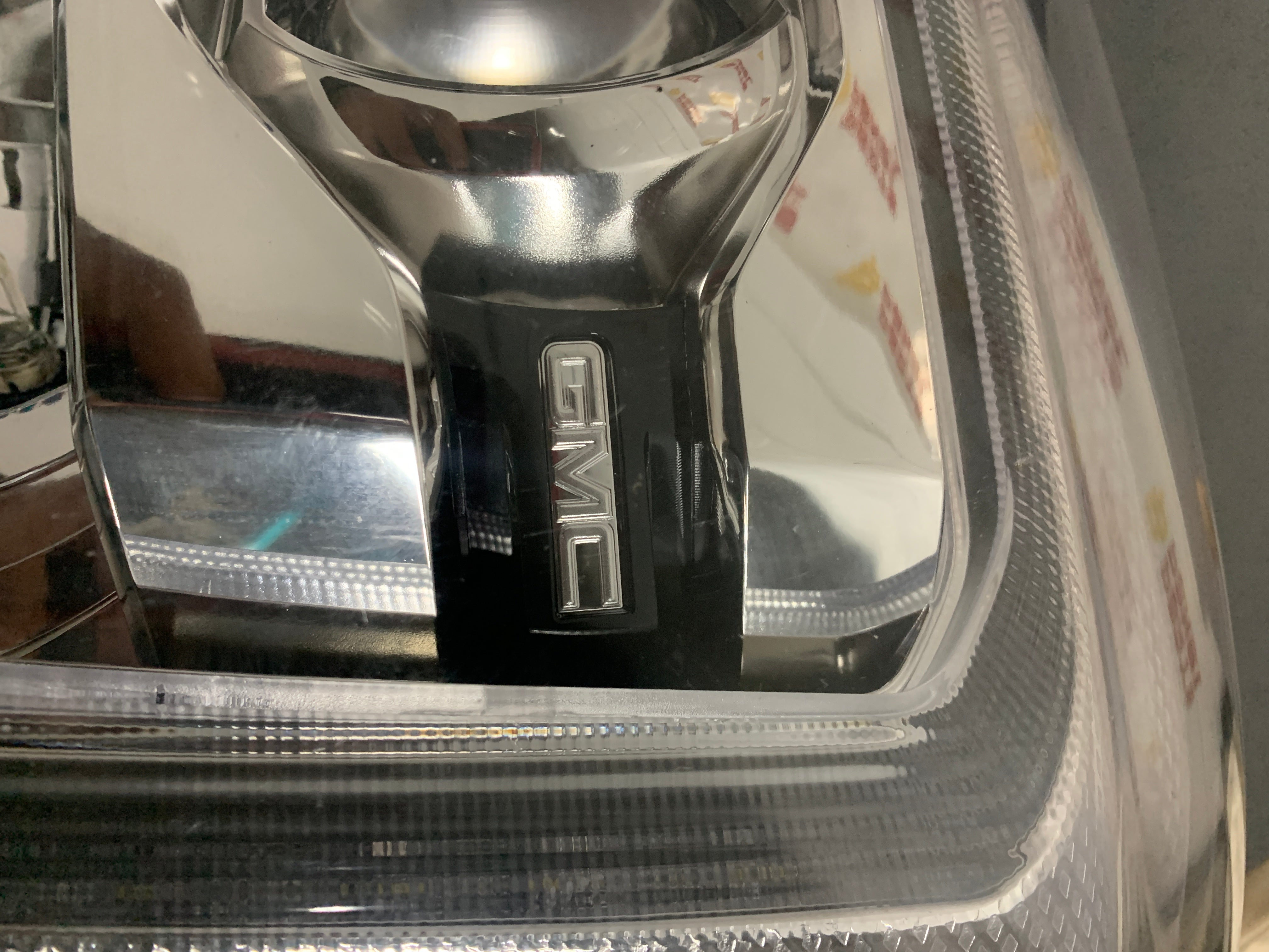 2015 - 2020 GMC YUKON DRIVER SIDE LEFT SIDE XENON HID HEADLIGHT 84564095