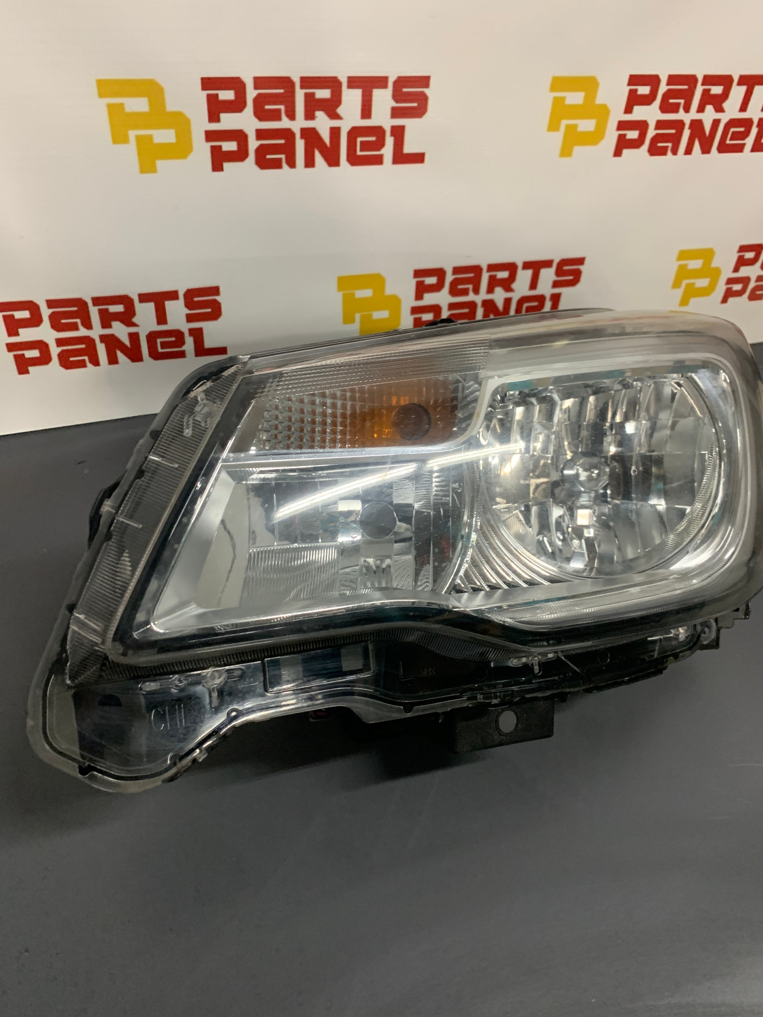 2017 - 2018 SUBARU FORESTER DRIVER SIDE HEALOGEN HEADLIGHT