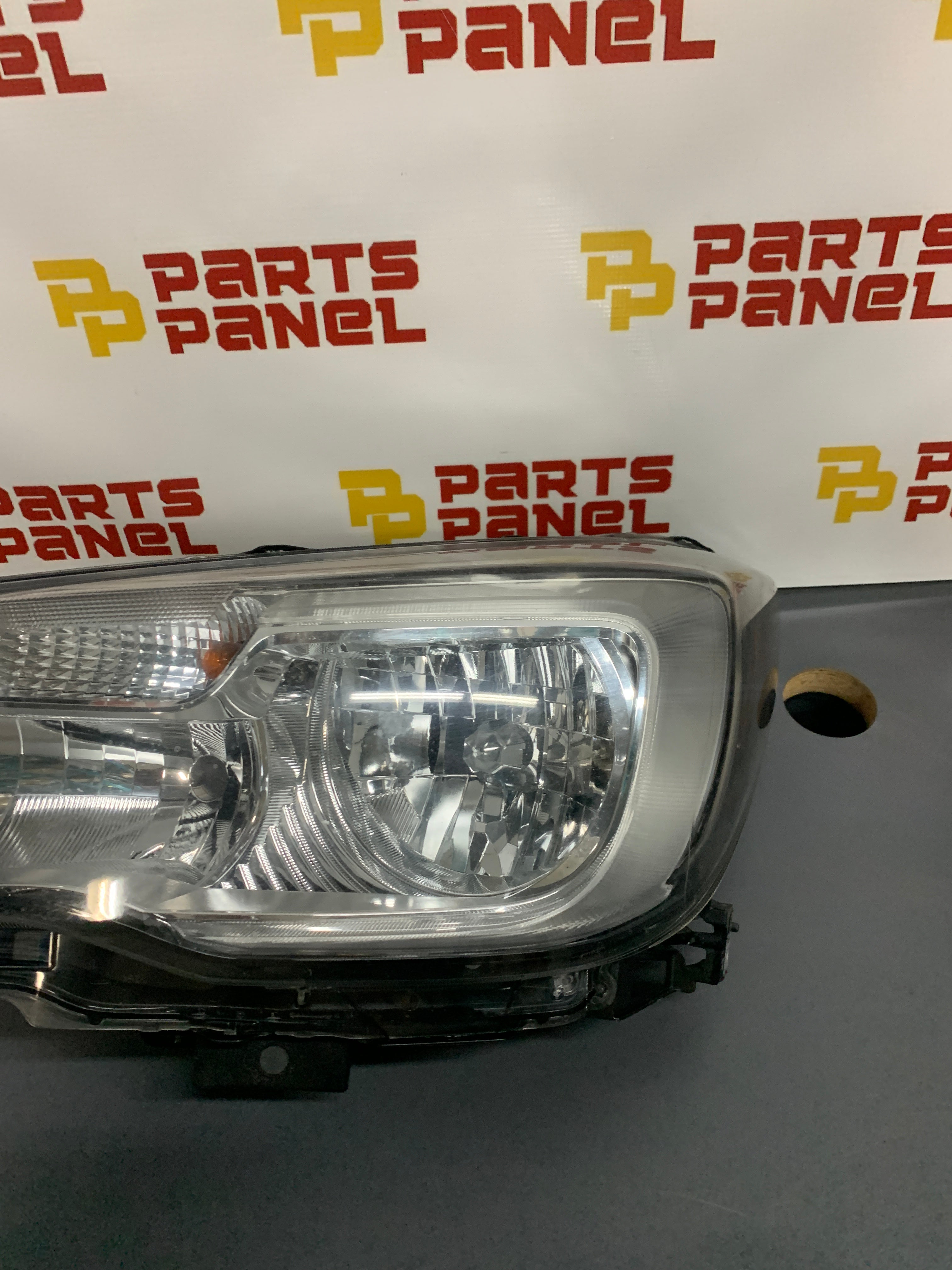 2017 - 2018 SUBARU FORESTER DRIVER SIDE HEALOGEN HEADLIGHT