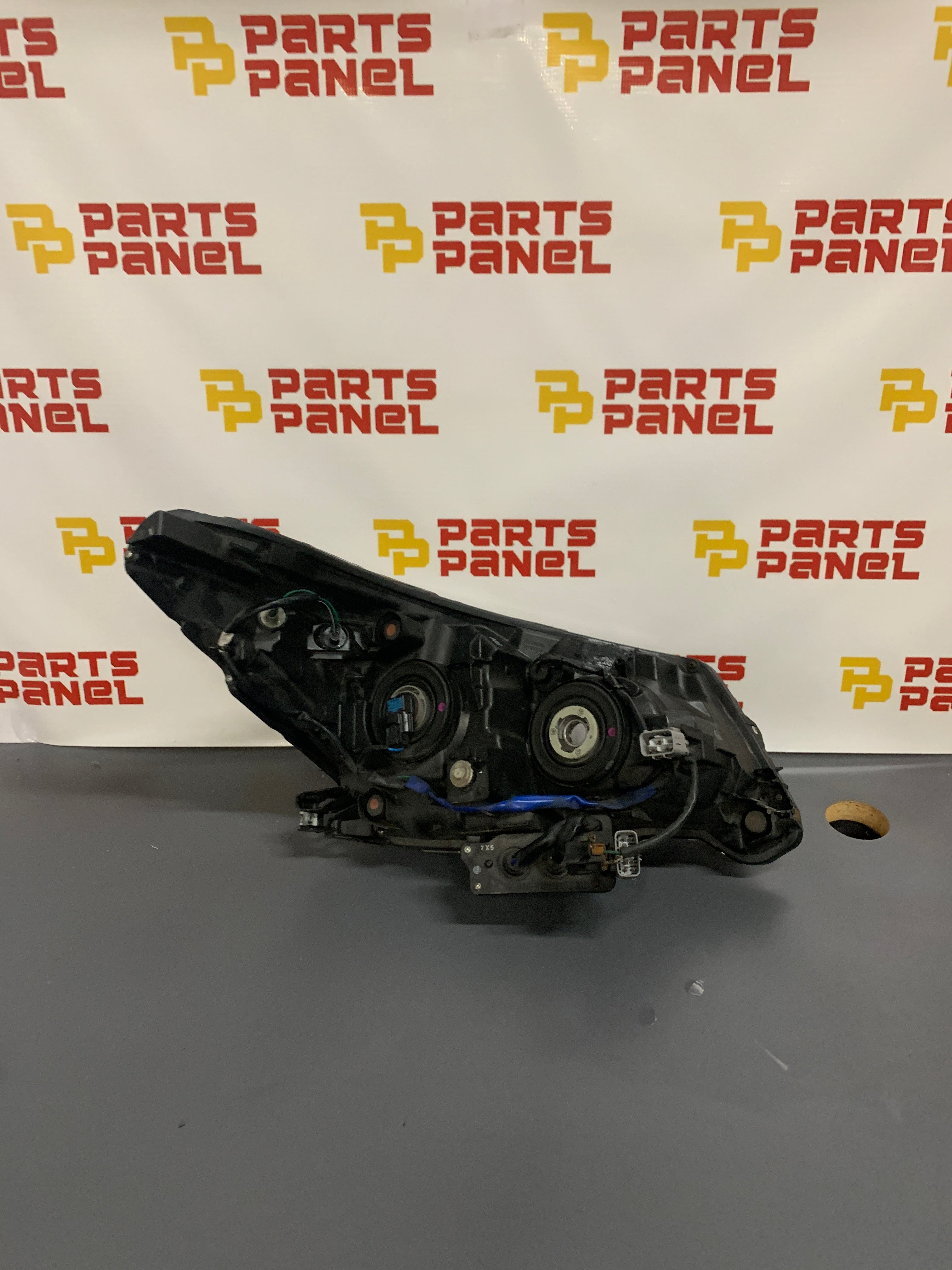 2017 - 2018 SUBARU FORESTER DRIVER SIDE HEALOGEN HEADLIGHT