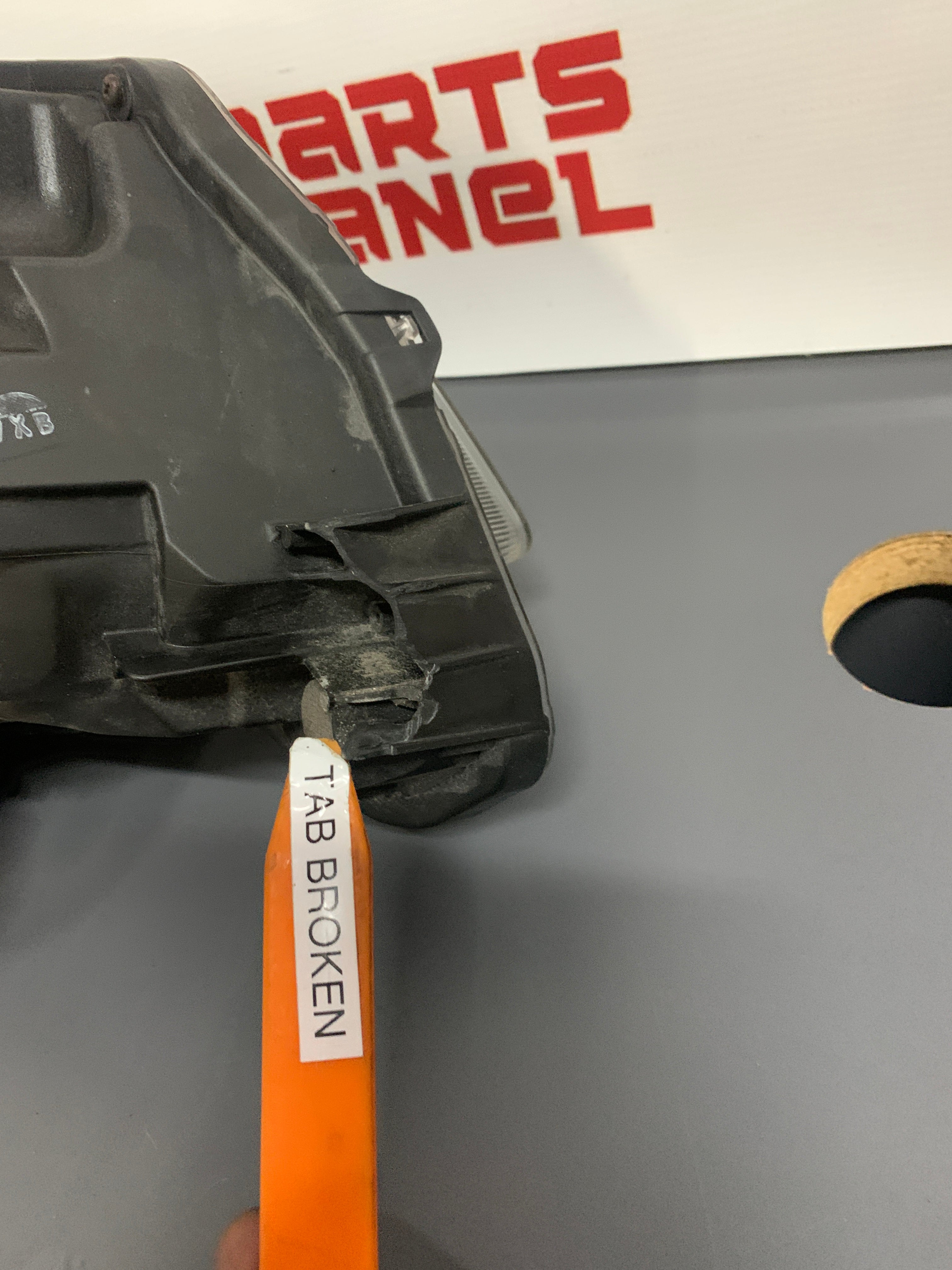 2017 - 2018 SUBARU FORESTER DRIVER SIDE HEALOGEN HEADLIGHT