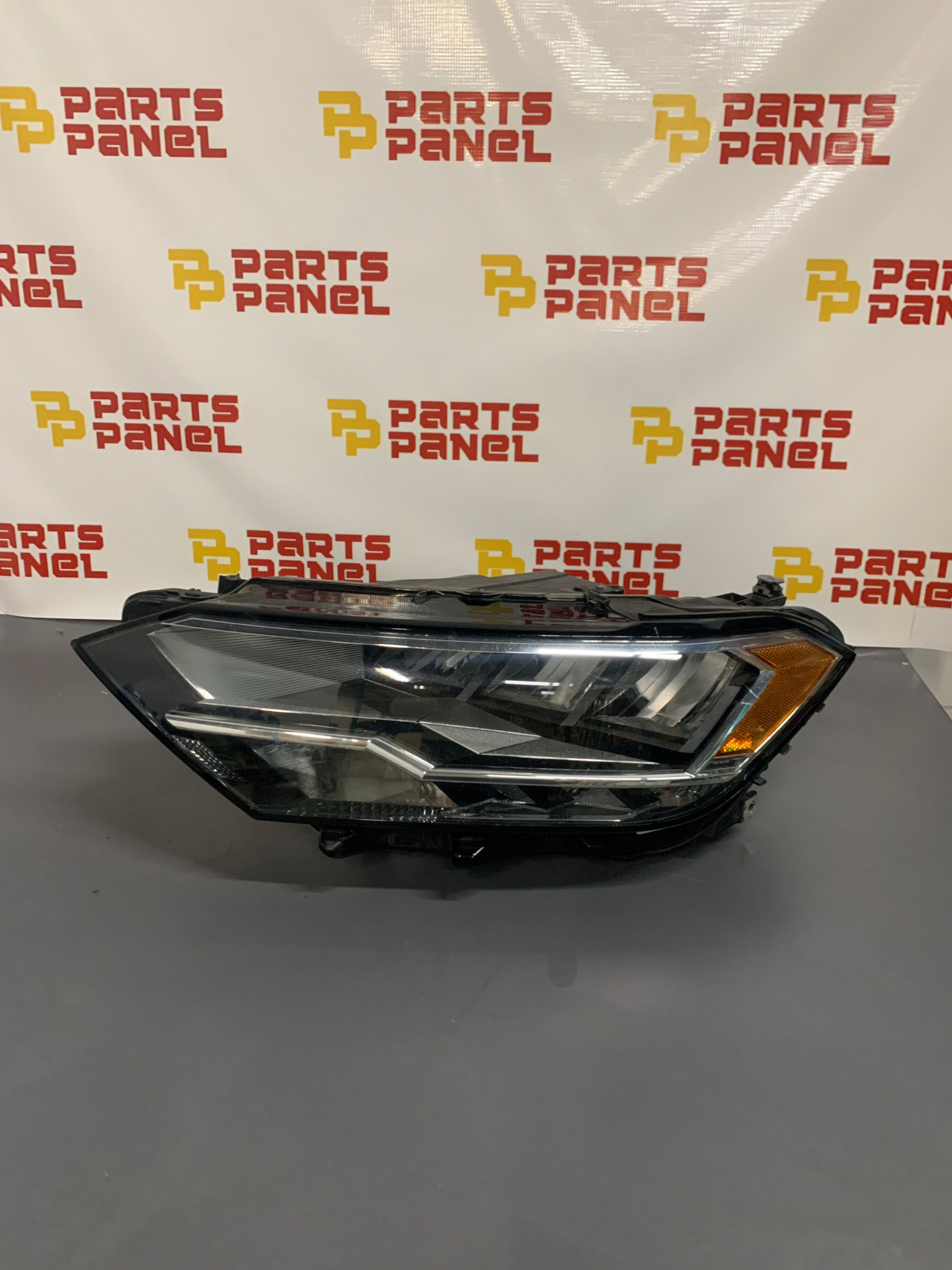 2019 - 2024 VOLKSWAGEN JETTA / JETTA GLI DRIVER SIDE HEADLIGHT 17A.941.035.E