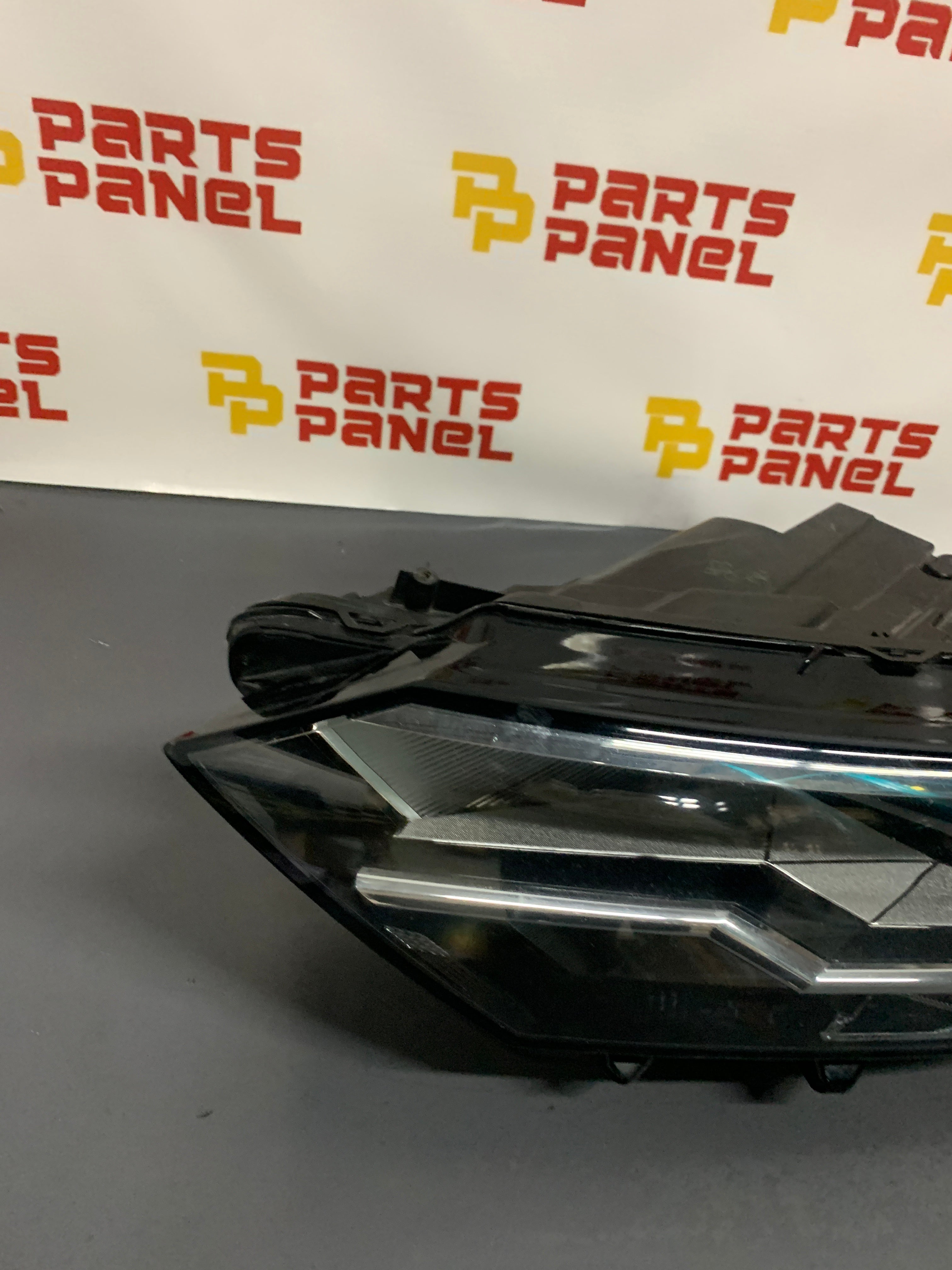 2019 - 2024 VOLKSWAGEN JETTA / JETTA GLI DRIVER SIDE HEADLIGHT 17A.941.035.E