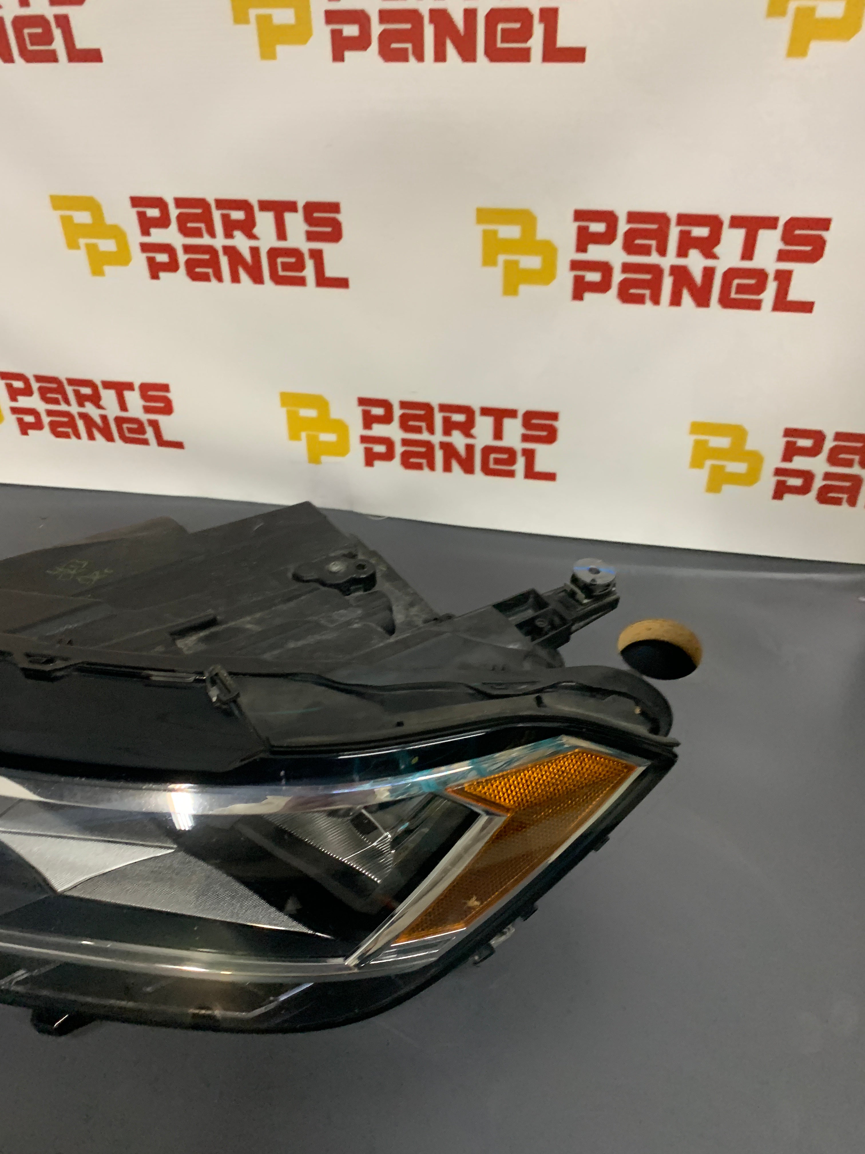 2019 - 2024 VOLKSWAGEN JETTA / JETTA GLI DRIVER SIDE HEADLIGHT 17A.941.035.E